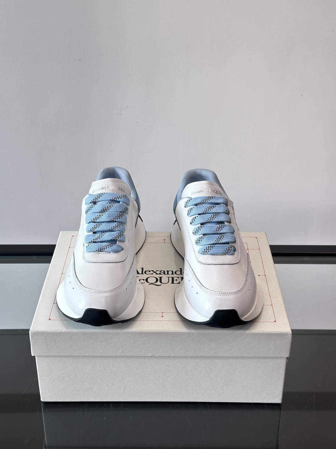 𝐀𝐥𝐞𝐱𝐚𝐧𝐝𝐞𝐫 𝐌𝐜𝐐𝐔𝐄𝐄𝐍亚历山麦昆情侣款‼️ 休闲鞋👟。终极版本 随意PK柜货 麦昆这鞋款一出