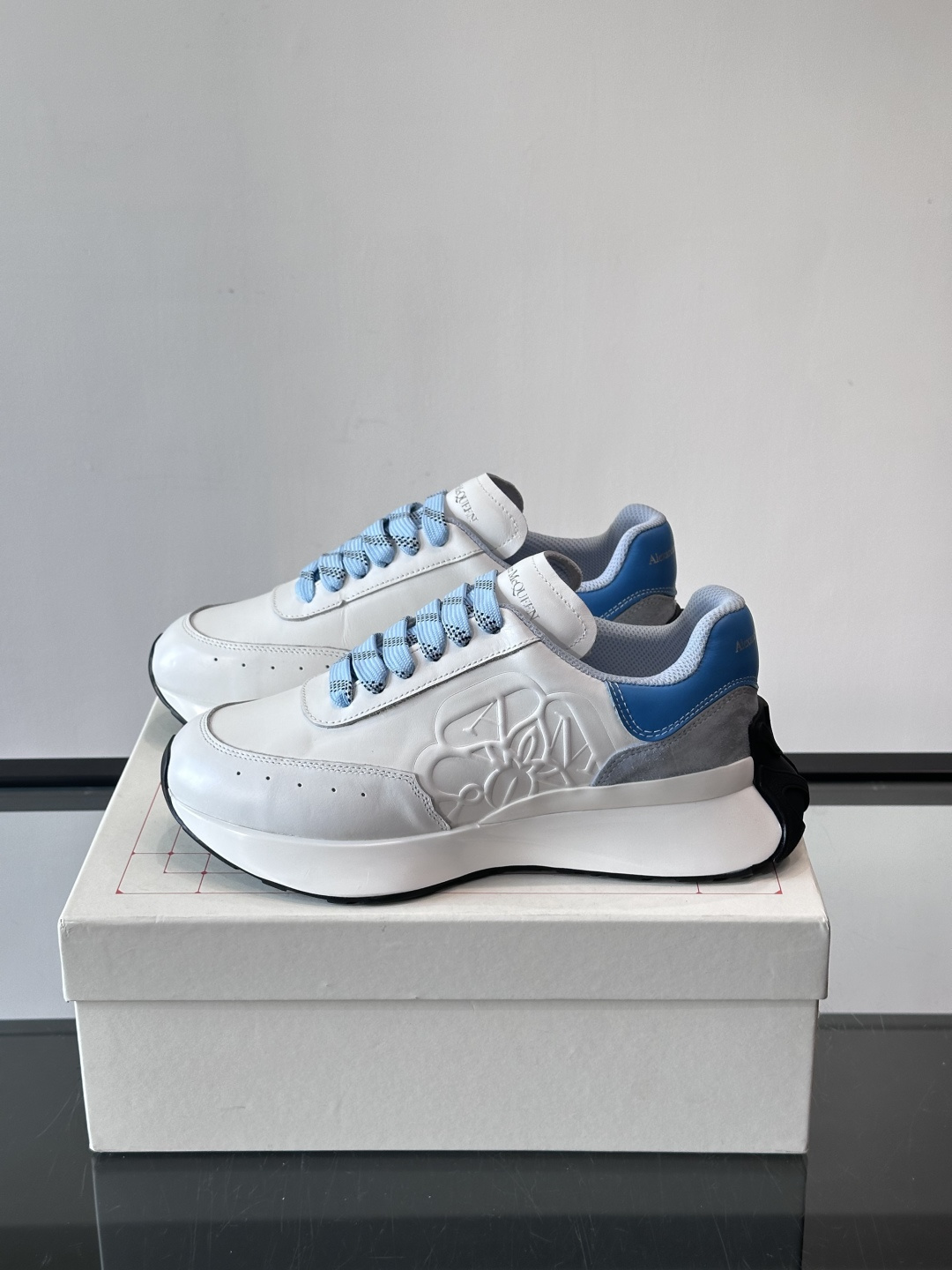 𝐀𝐥𝐞𝐱𝐚𝐧𝐝𝐞𝐫 𝐌𝐜𝐐𝐔𝐄𝐄𝐍亚历山麦昆情侣款‼️ 休闲鞋👟。终极版本 随意PK柜货 麦昆这鞋款一出