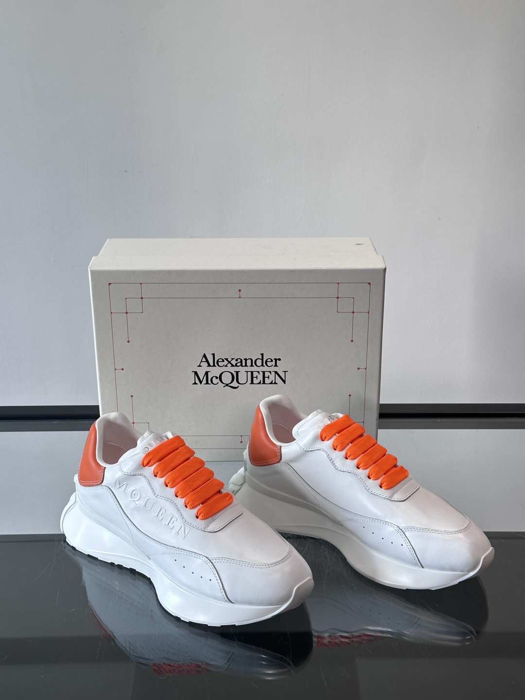 𝐀𝐥𝐞𝐱𝐚𝐧𝐝𝐞𝐫 𝐌𝐜𝐐𝐔𝐄𝐄𝐍亚历山麦昆情侣款‼️ 休闲鞋👟。终极版本 随意PK柜货 麦昆这鞋款一出