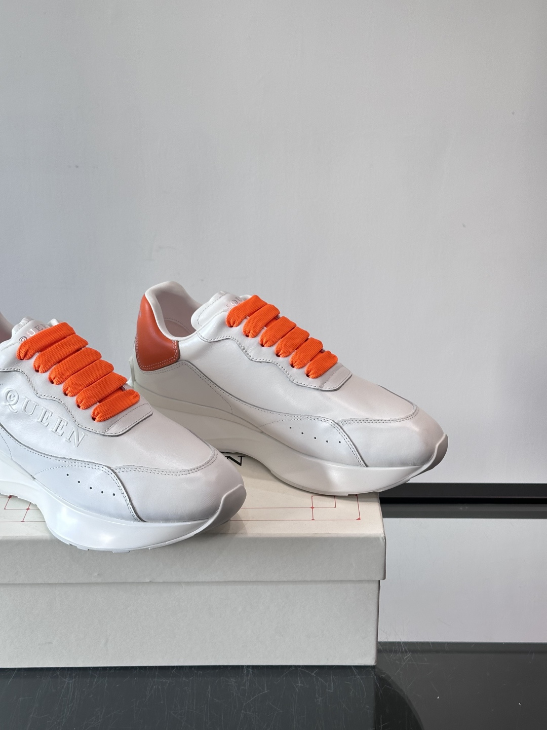 𝐀𝐥𝐞𝐱𝐚𝐧𝐝𝐞𝐫 𝐌𝐜𝐐𝐔𝐄𝐄𝐍亚历山麦昆情侣款‼️ 休闲鞋👟。终极版本 随意PK柜货 麦昆这鞋款一出