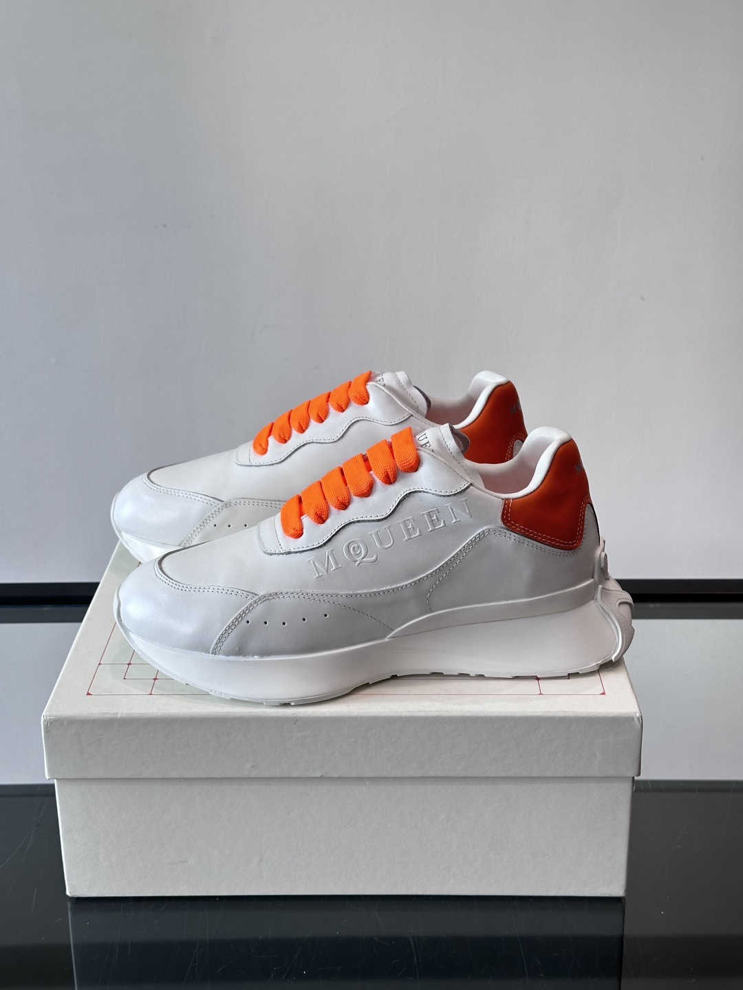 𝐀𝐥𝐞𝐱𝐚𝐧𝐝𝐞𝐫 𝐌𝐜𝐐𝐔𝐄𝐄𝐍亚历山麦昆情侣款‼️ 休闲鞋👟。终极版本 随意PK柜货 麦昆这鞋款一出