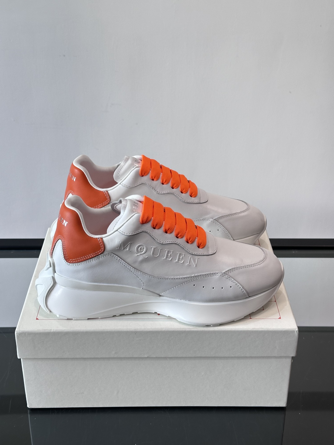 𝐀𝐥𝐞𝐱𝐚𝐧𝐝𝐞𝐫 𝐌𝐜𝐐𝐔𝐄𝐄𝐍亚历山麦昆情侣款‼️ 休闲鞋👟。终极版本 随意PK柜货 麦昆这鞋款一出