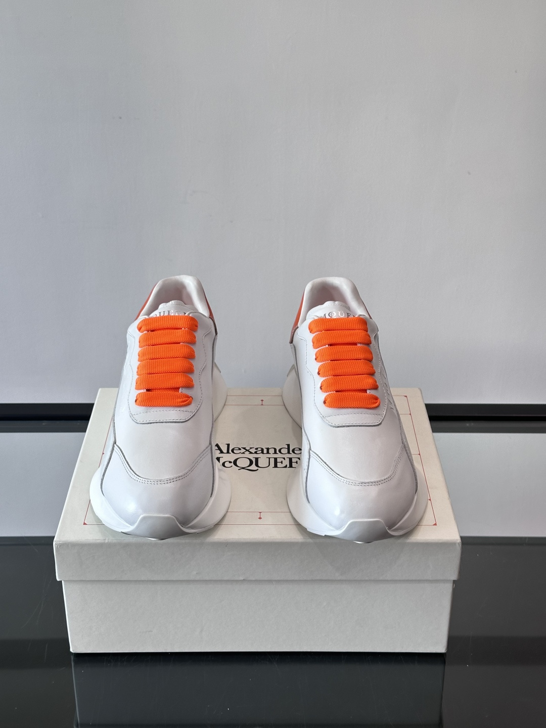 𝐀𝐥𝐞𝐱𝐚𝐧𝐝𝐞𝐫 𝐌𝐜𝐐𝐔𝐄𝐄𝐍亚历山麦昆情侣款‼️ 休闲鞋👟。终极版本 随意PK柜货 麦昆这鞋款一出