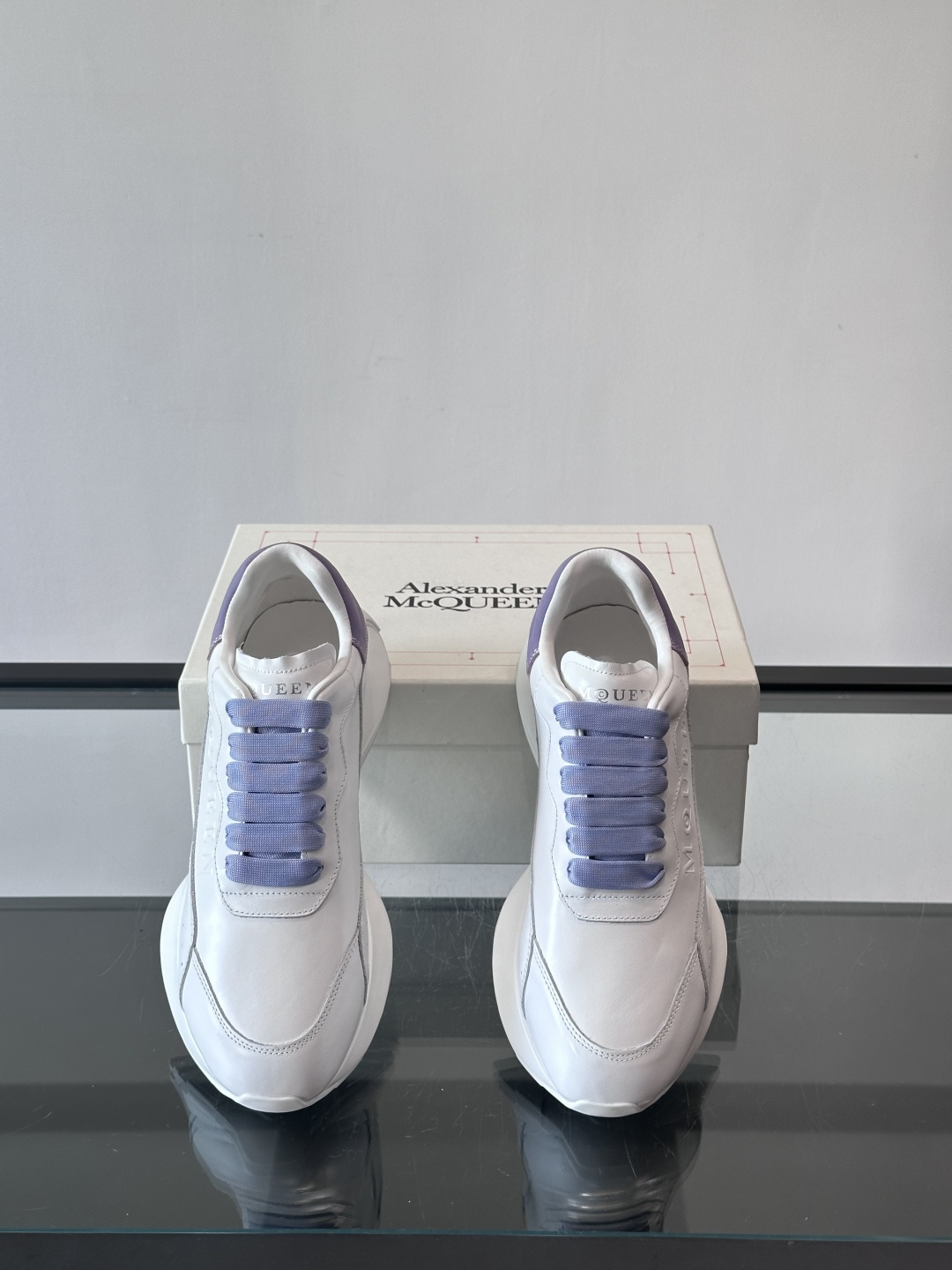 𝐀𝐥𝐞𝐱𝐚𝐧𝐝𝐞𝐫 𝐌𝐜𝐐𝐔𝐄𝐄𝐍亚历山麦昆情侣款‼️ 休闲鞋👟。终极版本 随意PK柜货 麦昆这鞋款一出