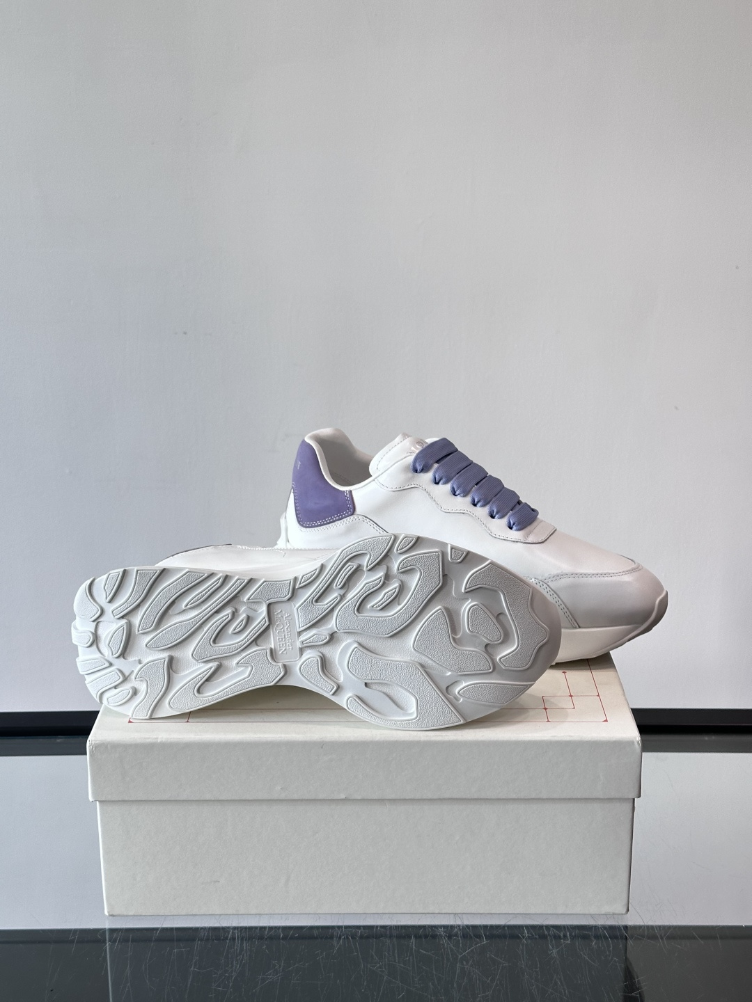 𝐀𝐥𝐞𝐱𝐚𝐧𝐝𝐞𝐫 𝐌𝐜𝐐𝐔𝐄𝐄𝐍亚历山麦昆情侣款‼️ 休闲鞋👟。终极版本 随意PK柜货 麦昆这鞋款一出