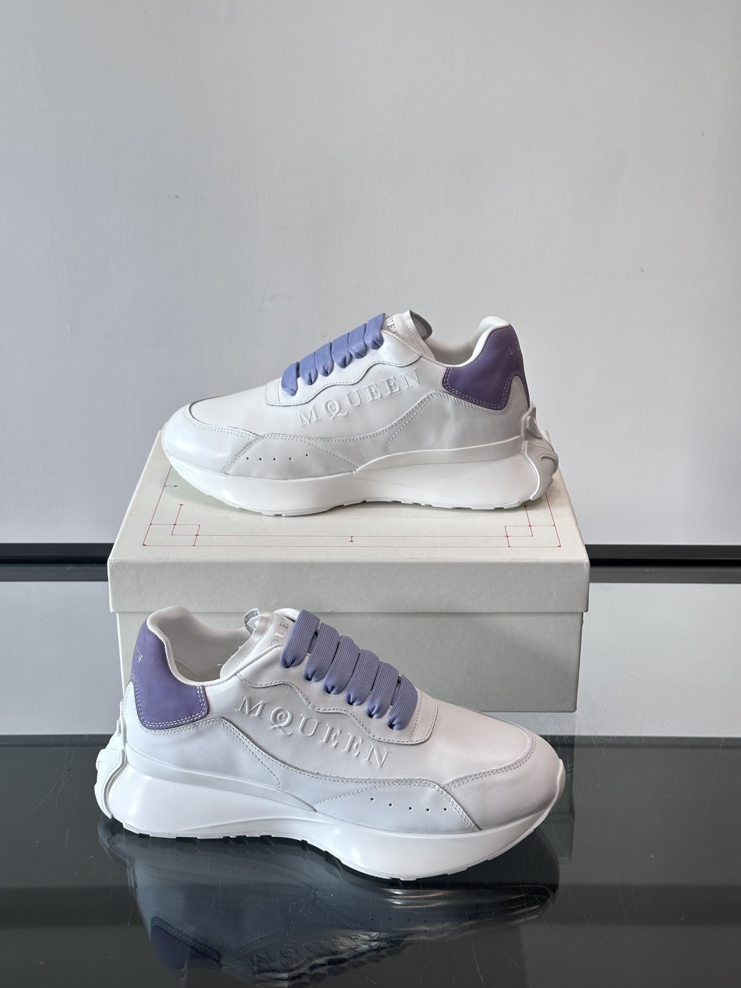 𝐀𝐥𝐞𝐱𝐚𝐧𝐝𝐞𝐫 𝐌𝐜𝐐𝐔𝐄𝐄𝐍亚历山麦昆情侣款‼️ 休闲鞋👟。终极版本 随意PK柜货 麦昆这鞋款一出