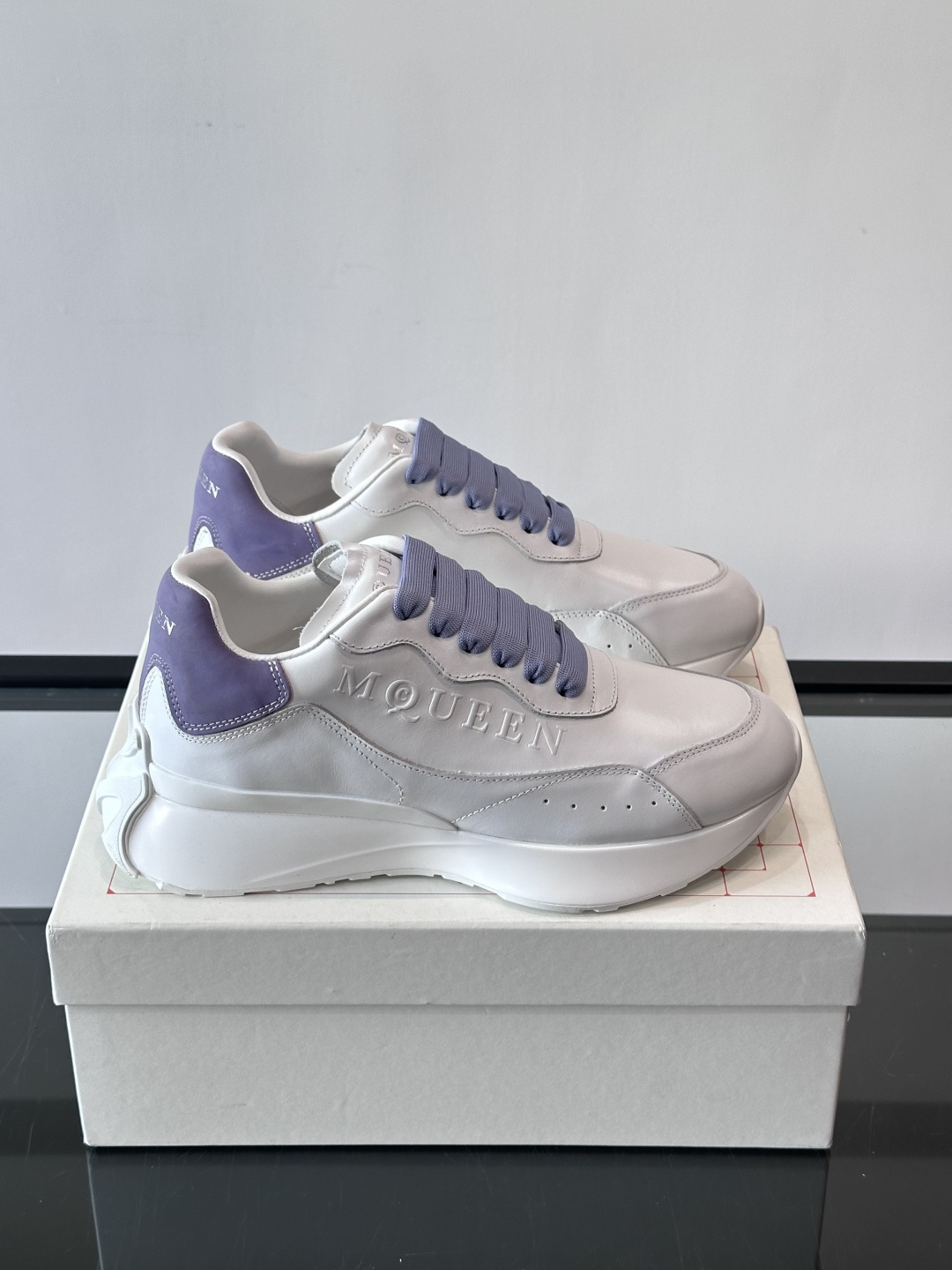 𝐀𝐥𝐞𝐱𝐚𝐧𝐝𝐞𝐫 𝐌𝐜𝐐𝐔𝐄𝐄𝐍亚历山麦昆情侣款‼️ 休闲鞋👟。终极版本 随意PK柜货 麦昆这鞋款一出