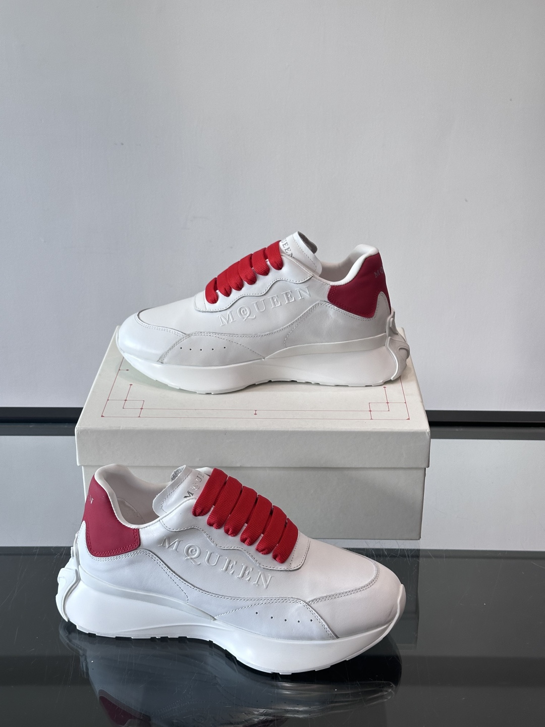 𝐀𝐥𝐞𝐱𝐚𝐧𝐝𝐞𝐫 𝐌𝐜𝐐𝐔𝐄𝐄𝐍亚历山麦昆情侣款‼️ 休闲鞋👟。终极版本 随意PK柜货 麦昆这鞋款一出