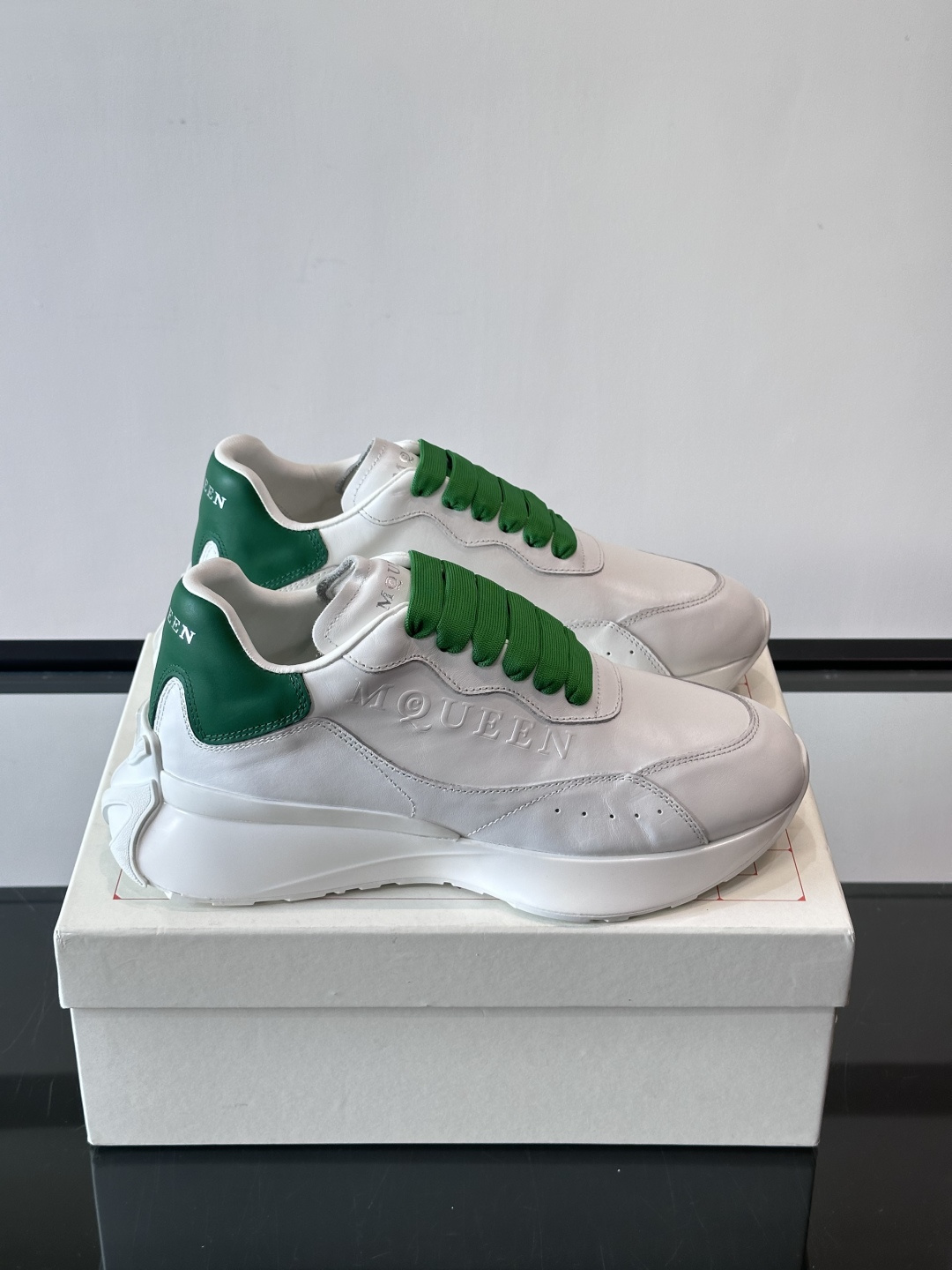 𝐀𝐥𝐞𝐱𝐚𝐧𝐝𝐞𝐫 𝐌𝐜𝐐𝐔𝐄𝐄𝐍亚历山麦昆情侣款‼️ 休闲鞋👟。终极版本 随意PK柜货 麦昆这鞋款一出