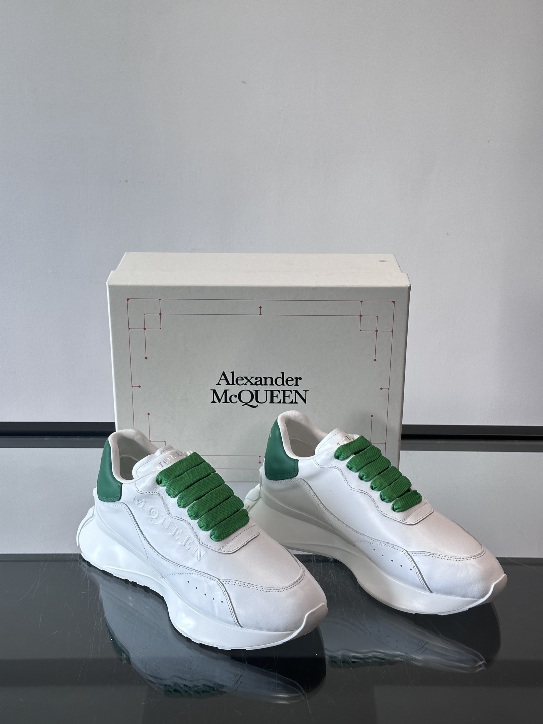 𝐀𝐥𝐞𝐱𝐚𝐧𝐝𝐞𝐫 𝐌𝐜𝐐𝐔𝐄𝐄𝐍亚历山麦昆情侣款‼️ 休闲鞋👟。终极版本 随意PK柜货 麦昆这鞋款一出