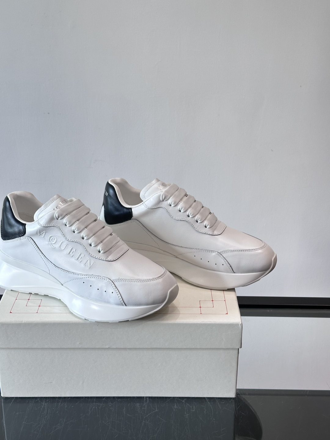 𝐀𝐥𝐞𝐱𝐚𝐧𝐝𝐞𝐫 𝐌𝐜𝐐𝐔𝐄𝐄𝐍亚历山麦昆情侣款‼️ 休闲鞋👟。终极版本 随意PK柜货 麦昆这鞋款一出