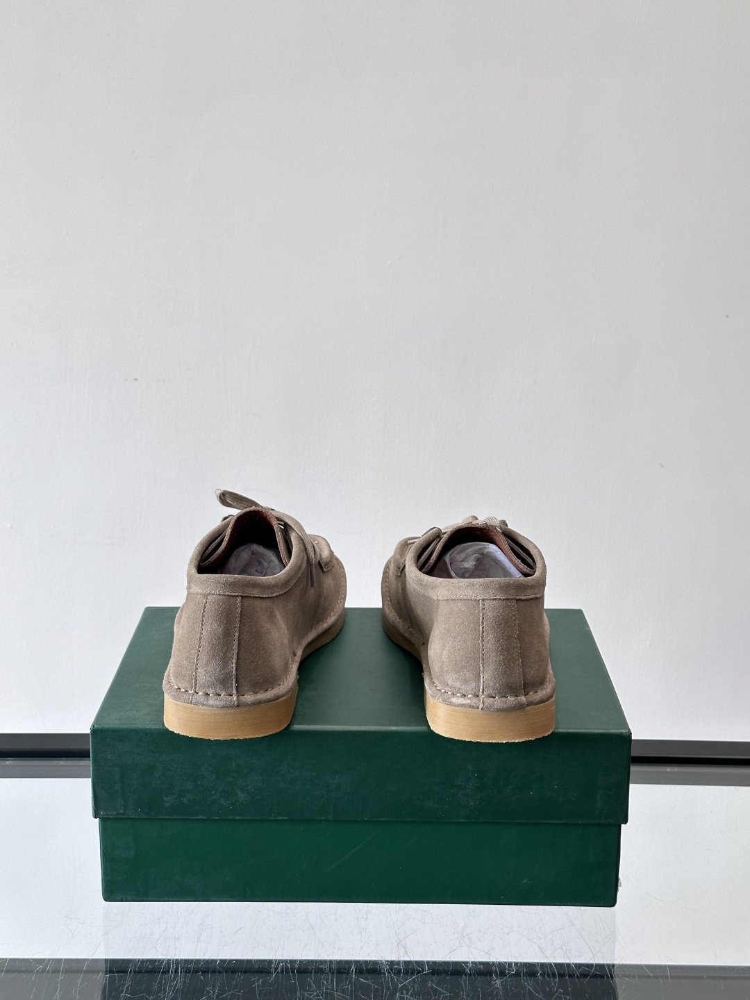 Bottega Veneta 麂皮乐福鞋VBottega Veneta这款乐福鞋选用高品质麂皮，触感柔软