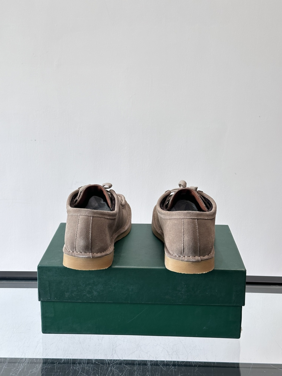 Bottega Veneta 绒里麂皮乐福鞋VBottega Veneta这款绒里乐福鞋选用高品质麂皮，