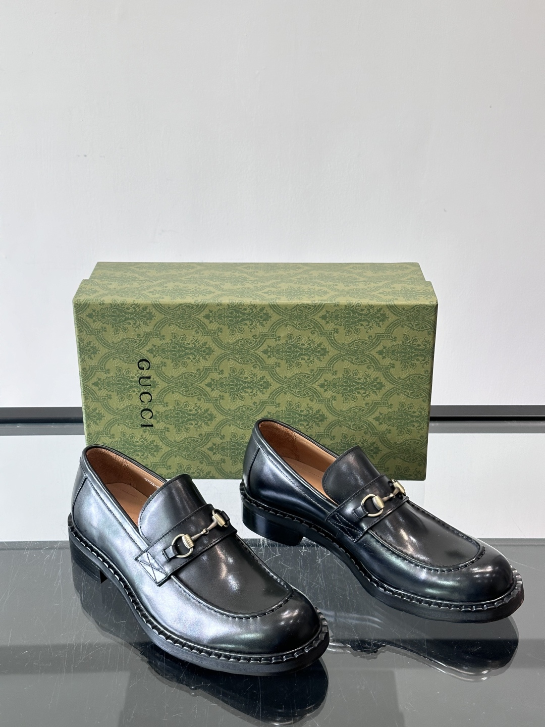 gucci 男士商务小皮鞋，上脚非常好看！精品商务休闲皮鞋💥💥真皮大底产品意大利进口牛皮制作🐂进口水染牛