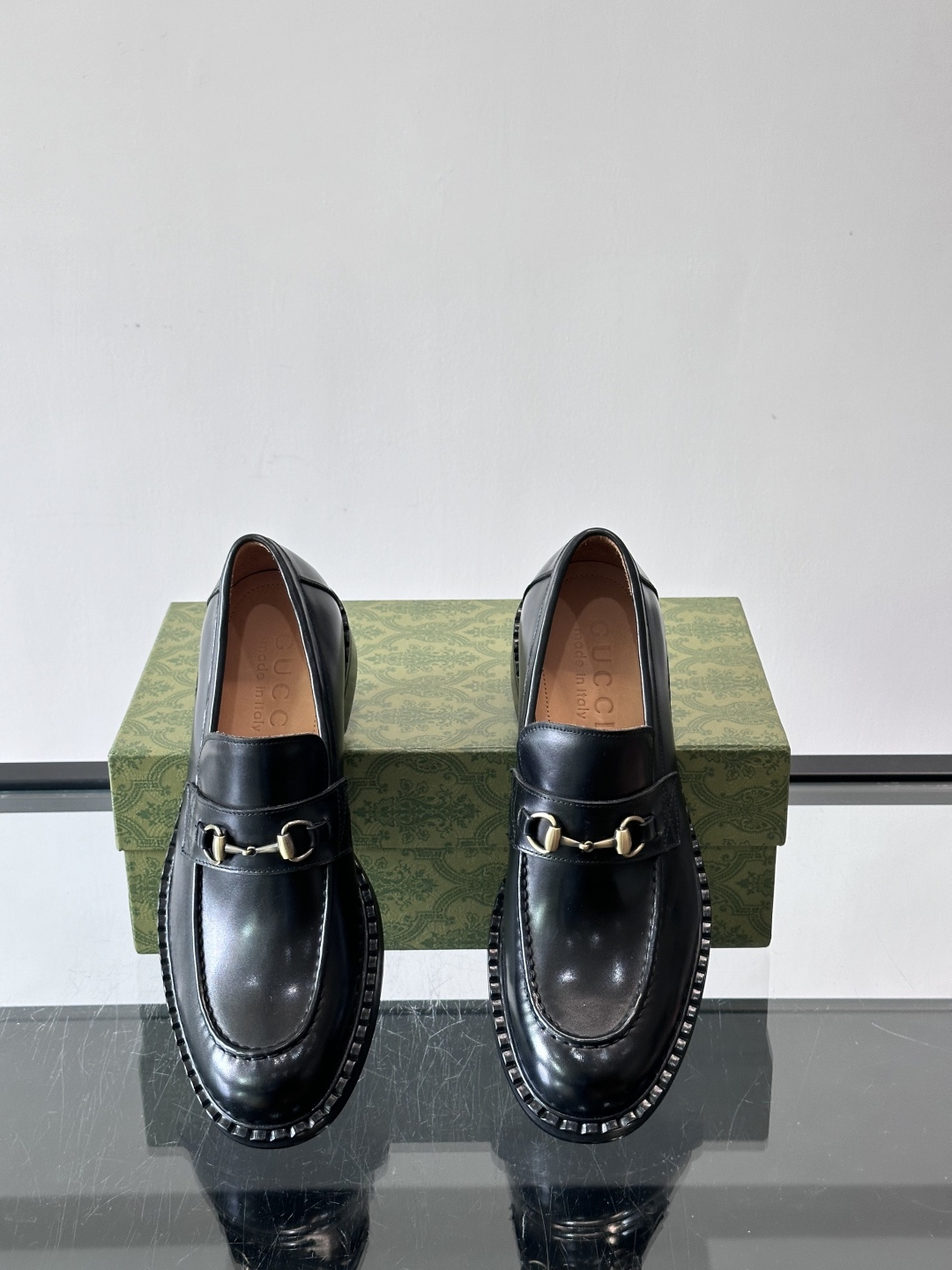 gucci 男士商务小皮鞋，上脚非常好看！精品商务休闲皮鞋💥💥真皮大底产品意大利进口牛皮制作🐂进口水染牛