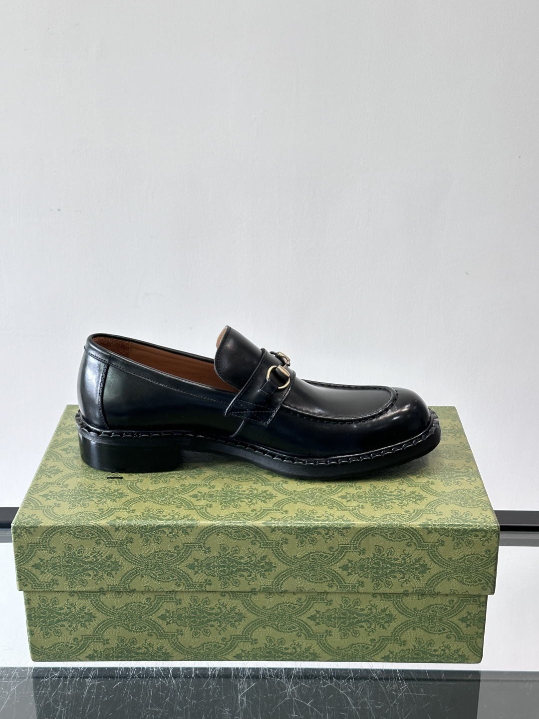 gucci 男士商务小皮鞋，上脚非常好看！精品商务休闲皮鞋💥💥真皮大底产品意大利进口牛皮制作🐂进口水染牛