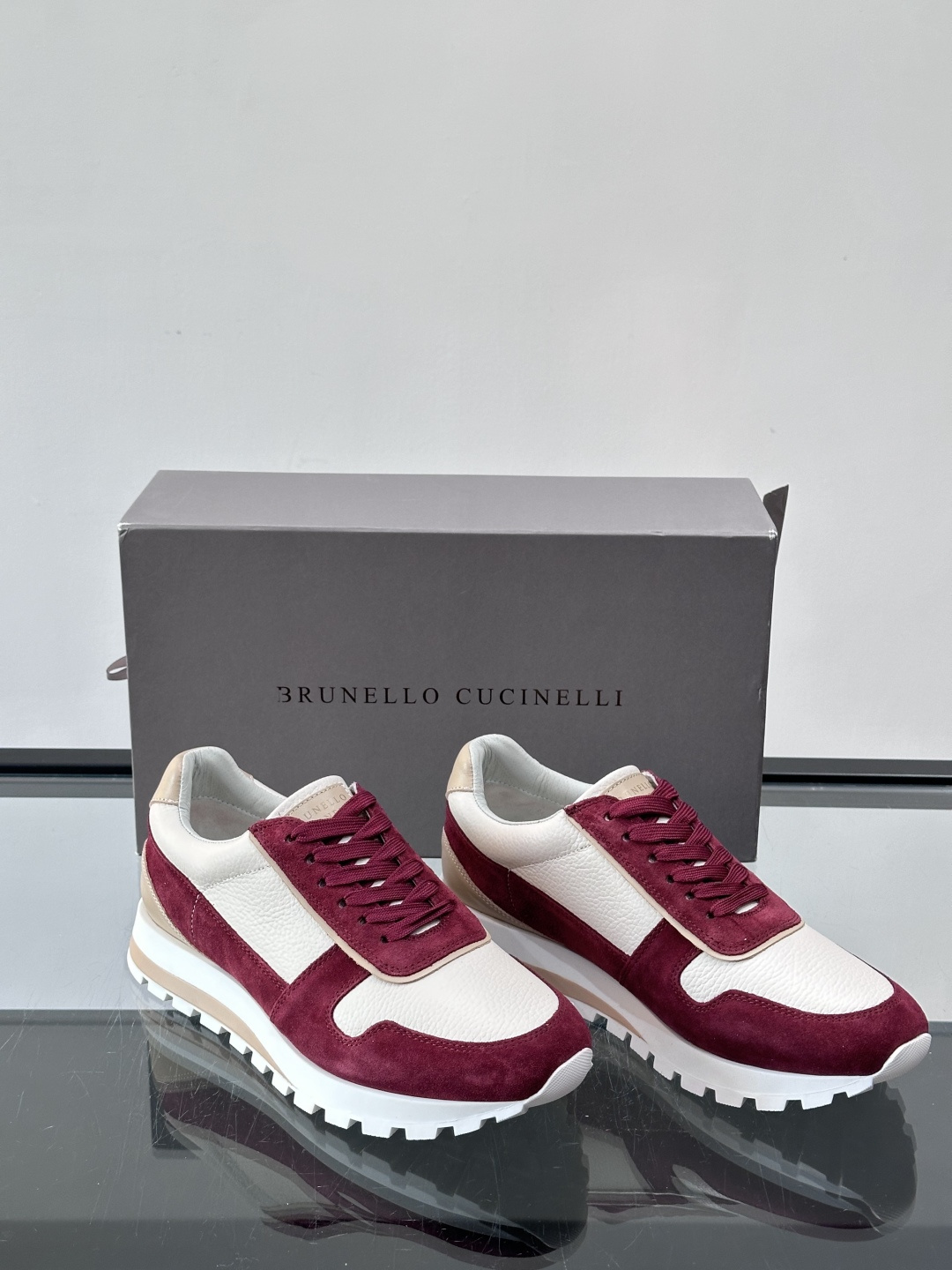 Brunello Cucinelli男士休闲运动鞋👟，采用粒面小牛皮＋水洗麂皮拼接，复古做旧质感超有氛围