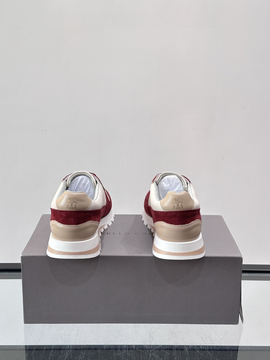 Brunello Cucinelli男士休闲运动鞋👟，采用粒面小牛皮＋水洗麂皮拼接，复古做旧质感超有氛围