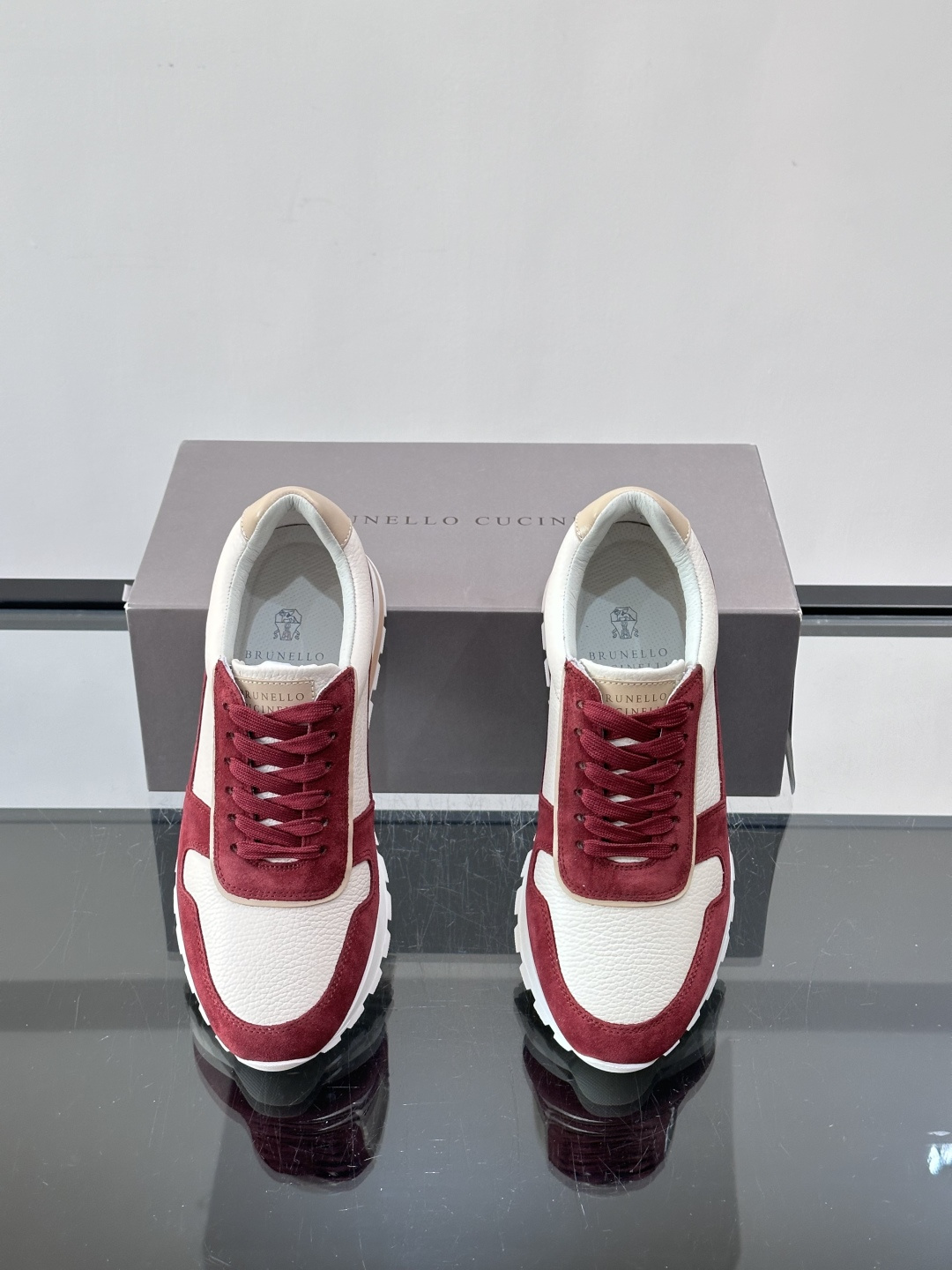 Brunello Cucinelli男士休闲运动鞋👟，采用粒面小牛皮＋水洗麂皮拼接，复古做旧质感超有氛围