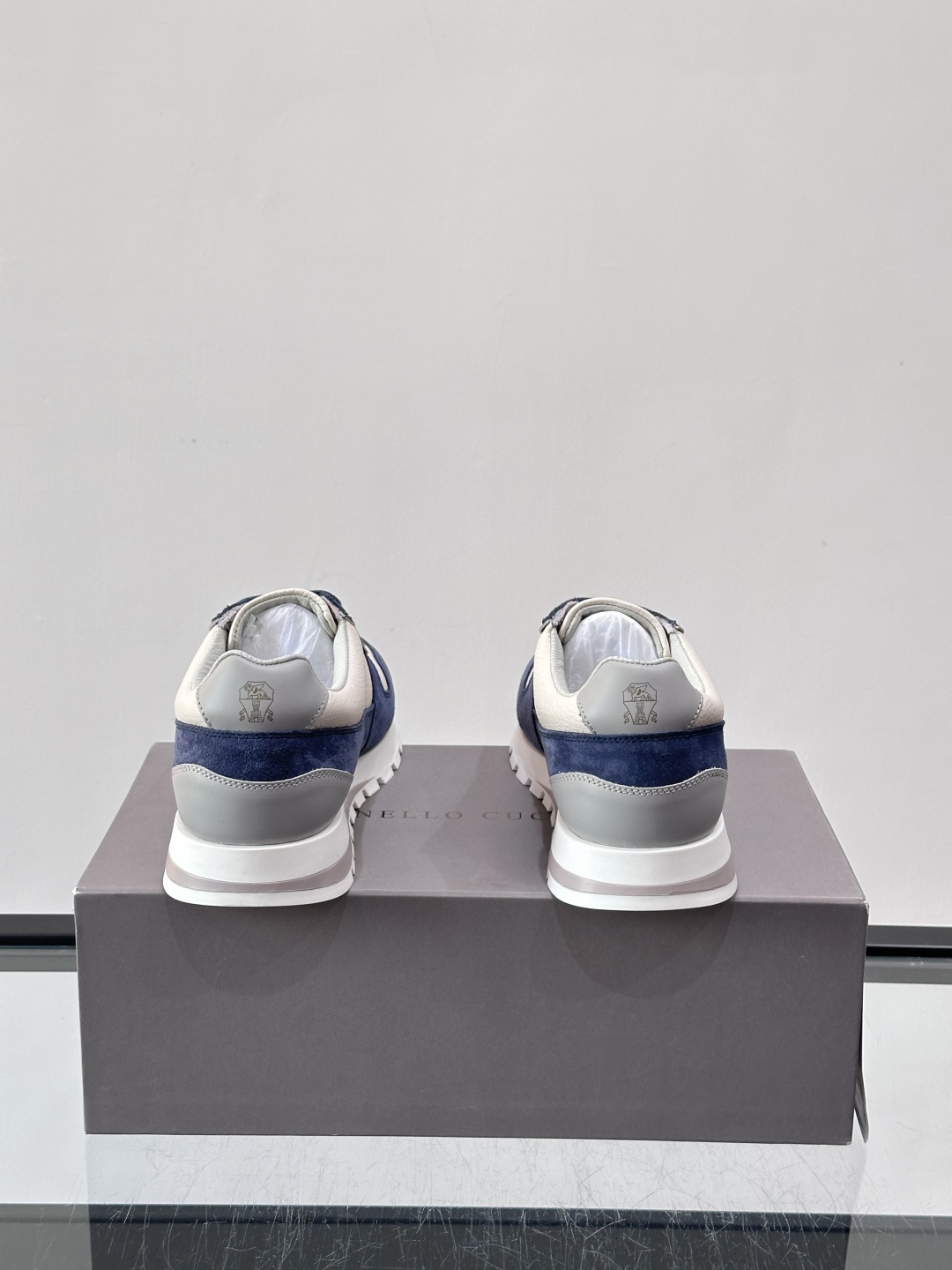 Brunello Cucinelli男士休闲运动鞋👟，采用粒面小牛皮＋水洗麂皮拼接，复古做旧质感超有氛围