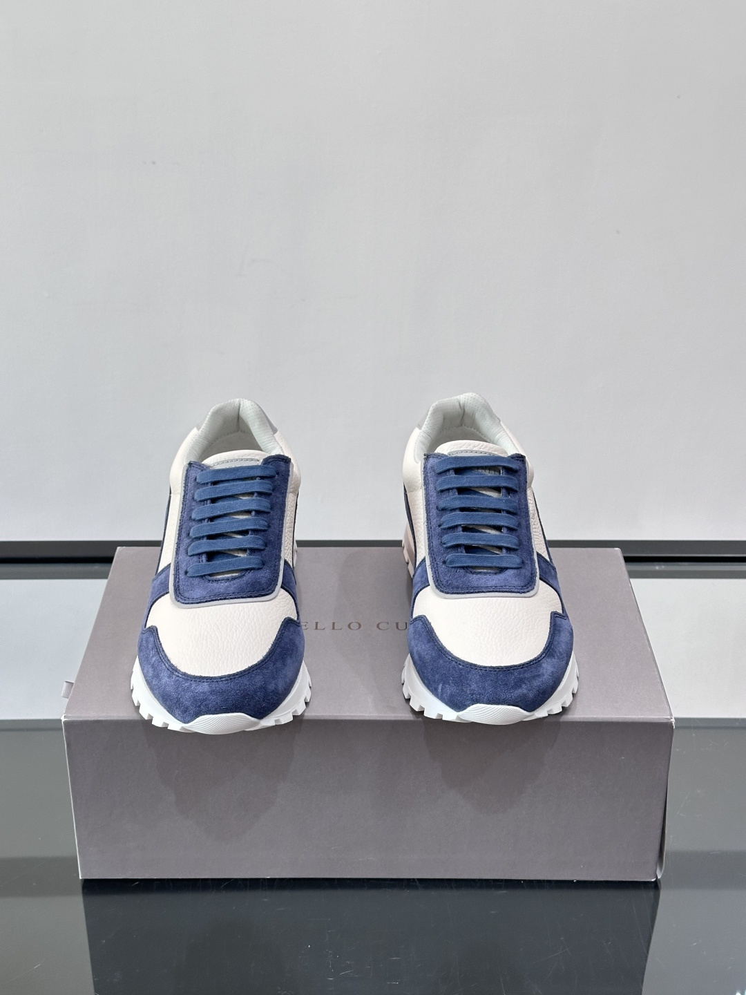 Brunello Cucinelli男士休闲运动鞋👟，采用粒面小牛皮＋水洗麂皮拼接，复古做旧质感超有氛围