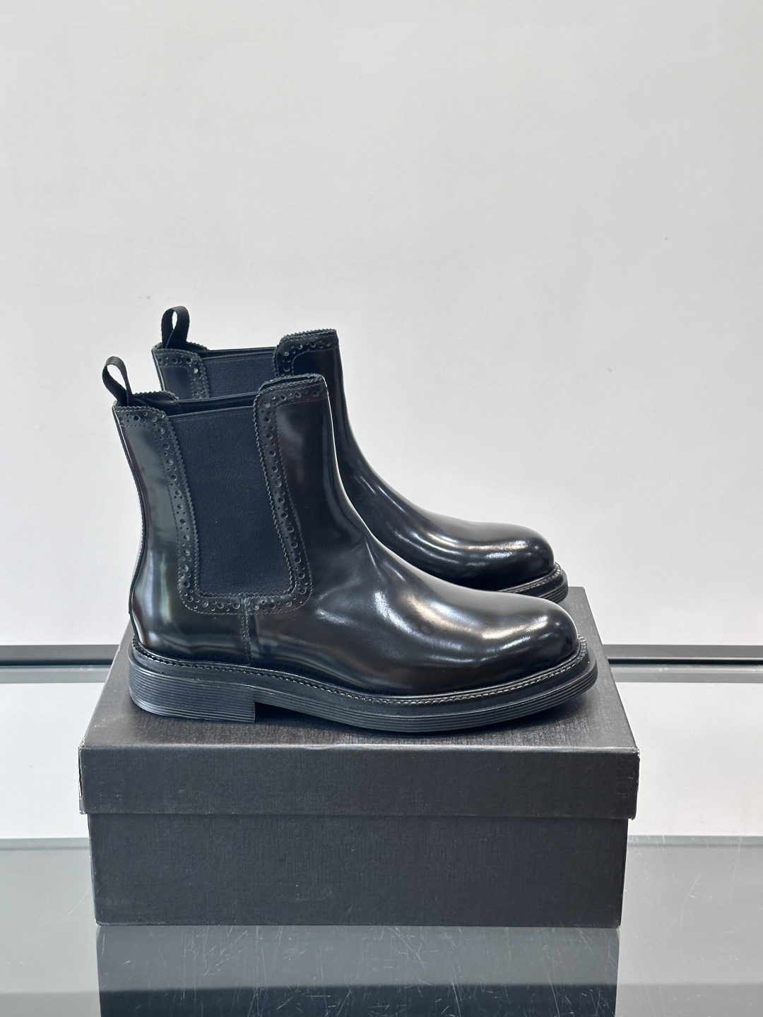 Prad*精品男士靴子超高高品质，秋冬经典圆头男士高帮男靴，原版进口牛皮 内里垫脚 水染牛皮，橡胶大底 