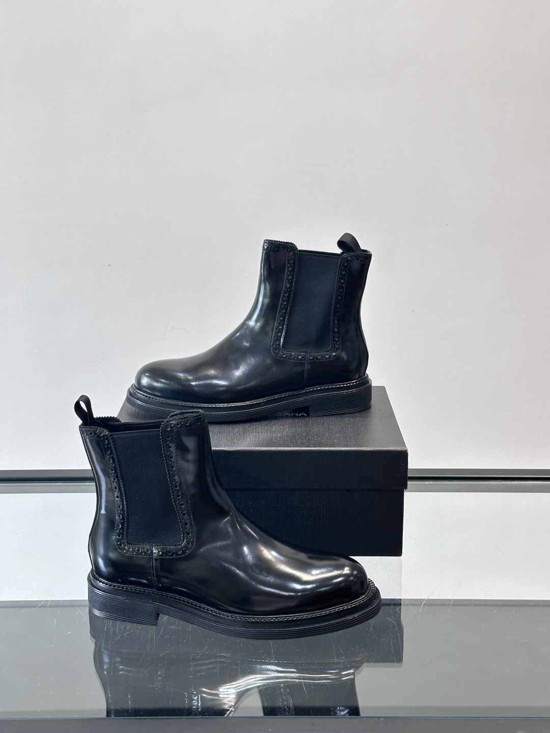 Prad*精品男士靴子超高高品质，秋冬经典圆头男士高帮男靴，原版进口牛皮 内里垫脚 水染牛皮，橡胶大底 