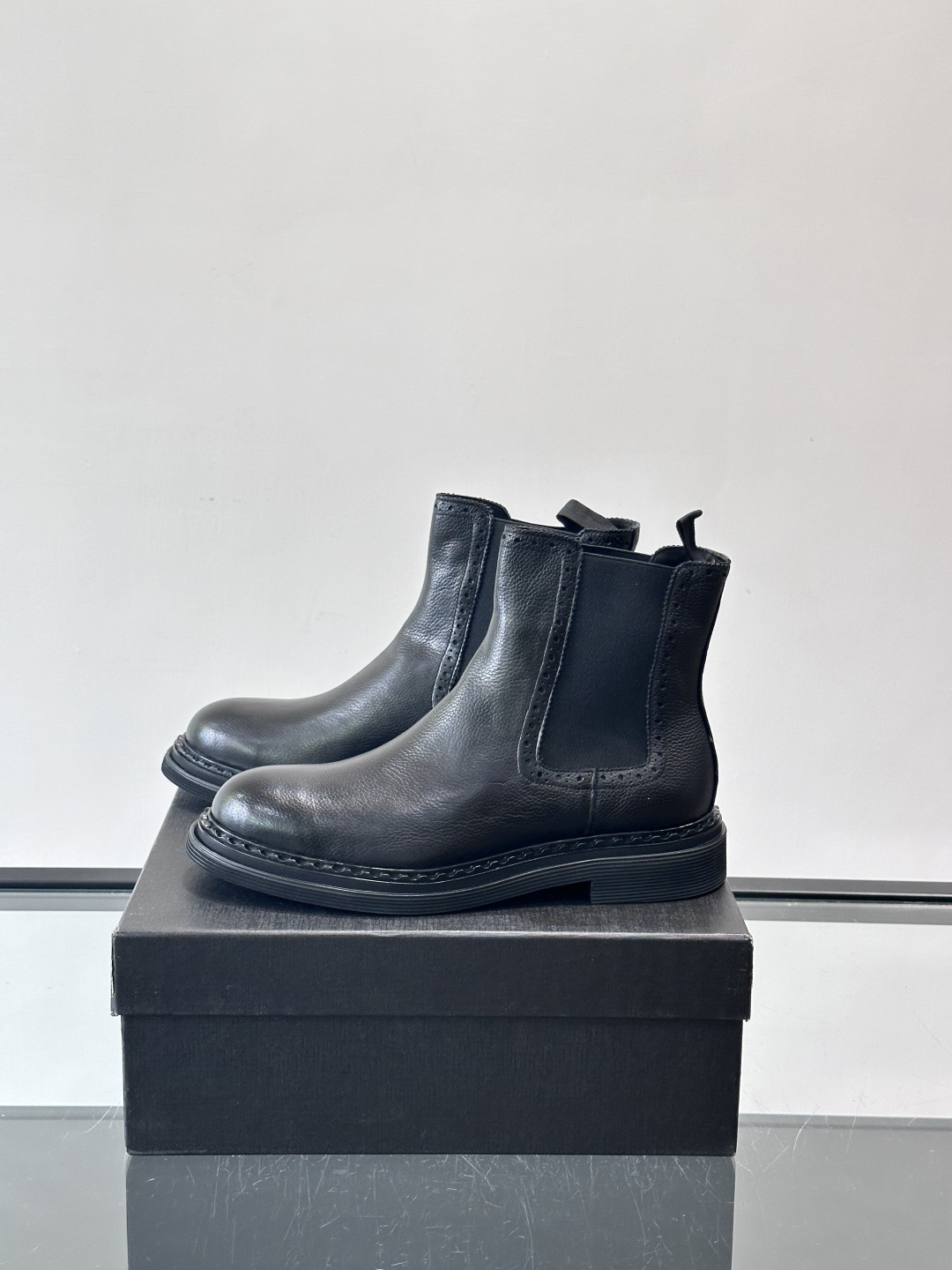 Prad*精品男士靴子超高高品质，秋冬经典圆头男士高帮男靴，原版进口牛皮 内里垫脚 水染牛皮，橡胶大底 