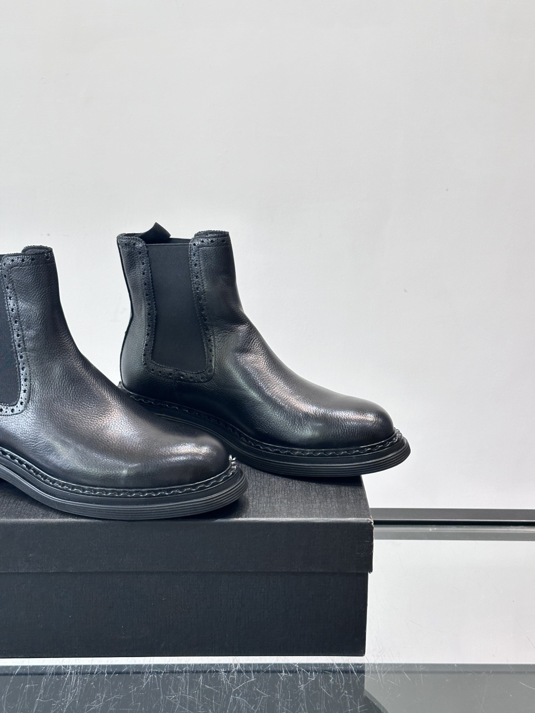 Prad*精品男士靴子超高高品质，秋冬经典圆头男士高帮男靴，原版进口牛皮 内里垫脚 水染牛皮，橡胶大底 