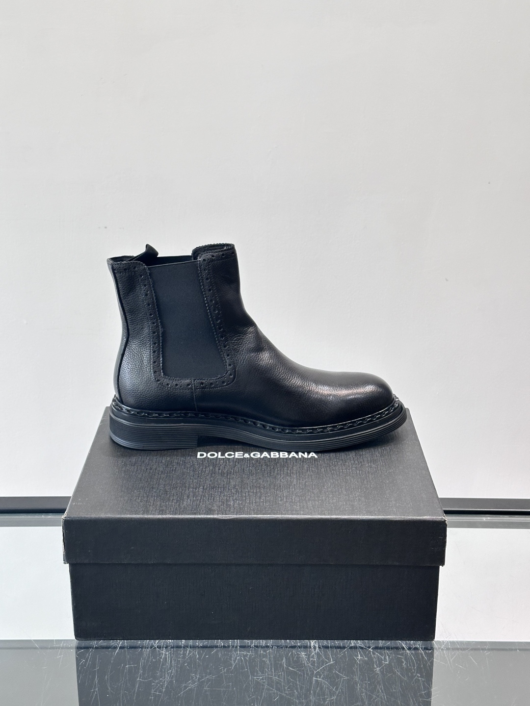 Prad*精品男士靴子超高高品质，秋冬经典圆头男士高帮男靴，原版进口牛皮 内里垫脚 水染牛皮，橡胶大底 