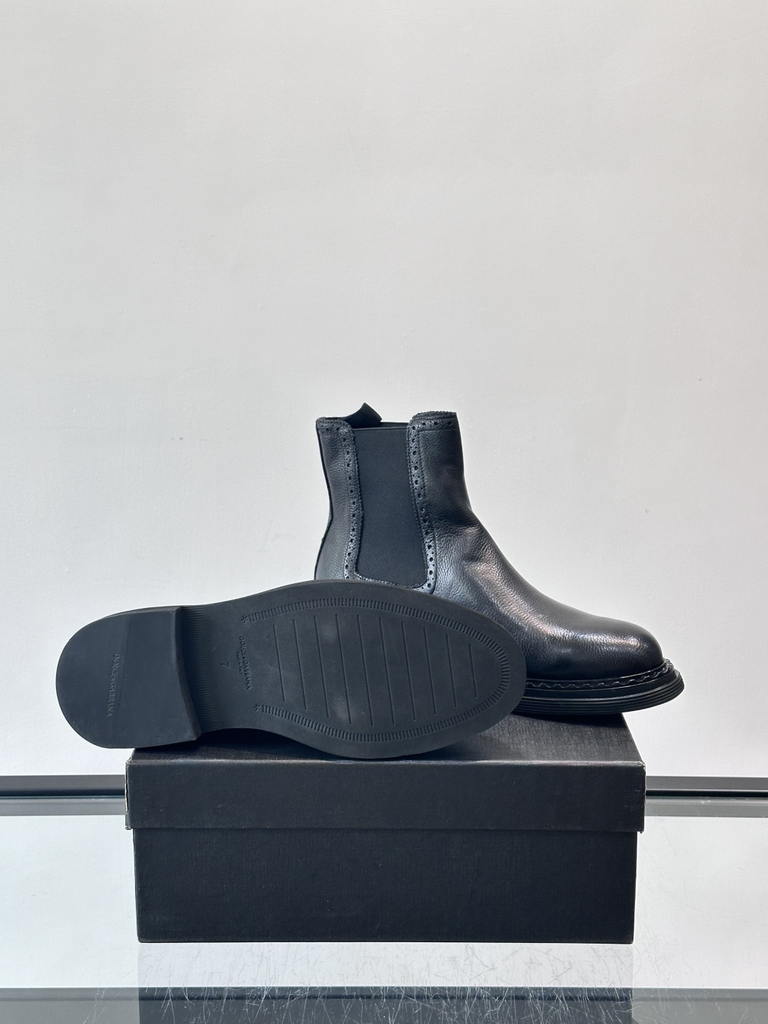 Prad*精品男士靴子超高高品质，秋冬经典圆头男士高帮男靴，原版进口牛皮 内里垫脚 水染牛皮，橡胶大底 