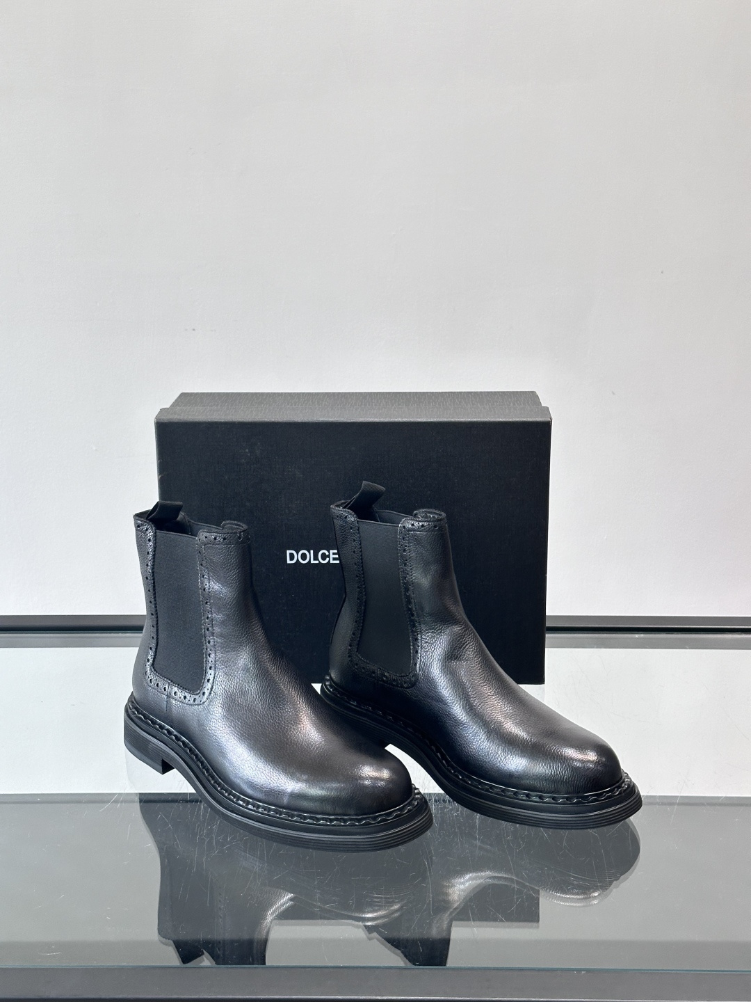 Prad*精品男士靴子超高高品质，秋冬经典圆头男士高帮男靴，原版进口牛皮 内里垫脚 水染牛皮，橡胶大底 