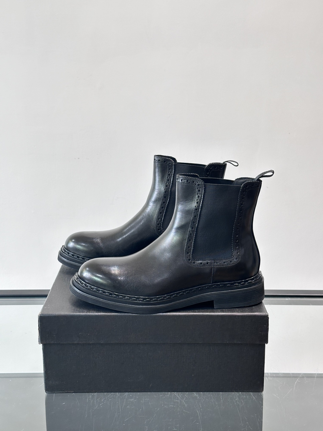 Prad*精品男士靴子超高高品质，秋冬经典圆头男士高帮男靴，原版进口牛皮 内里垫脚 水染牛皮，橡胶大底 