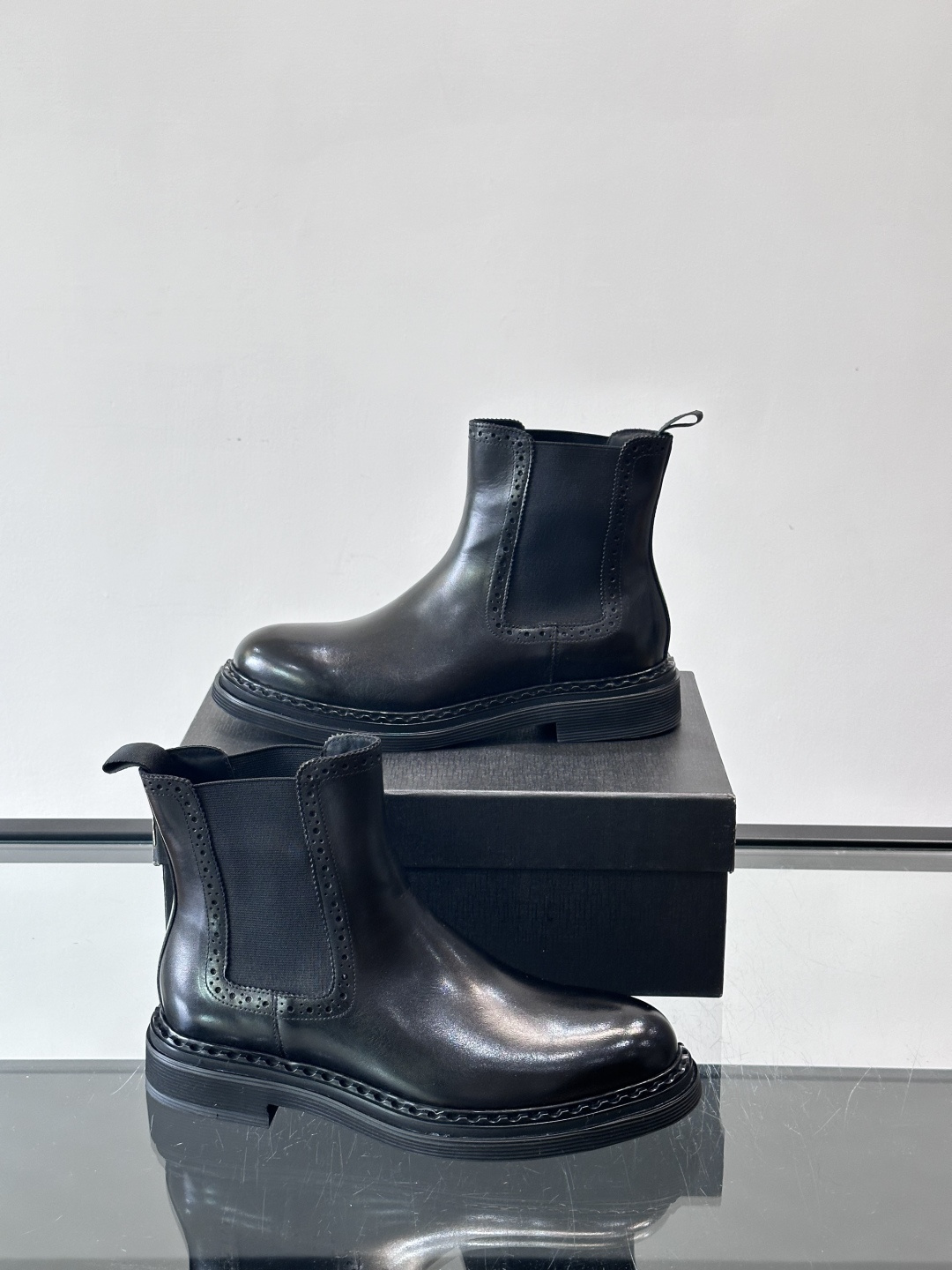 Prad*精品男士靴子超高高品质，秋冬经典圆头男士高帮男靴，原版进口牛皮 内里垫脚 水染牛皮，橡胶大底 