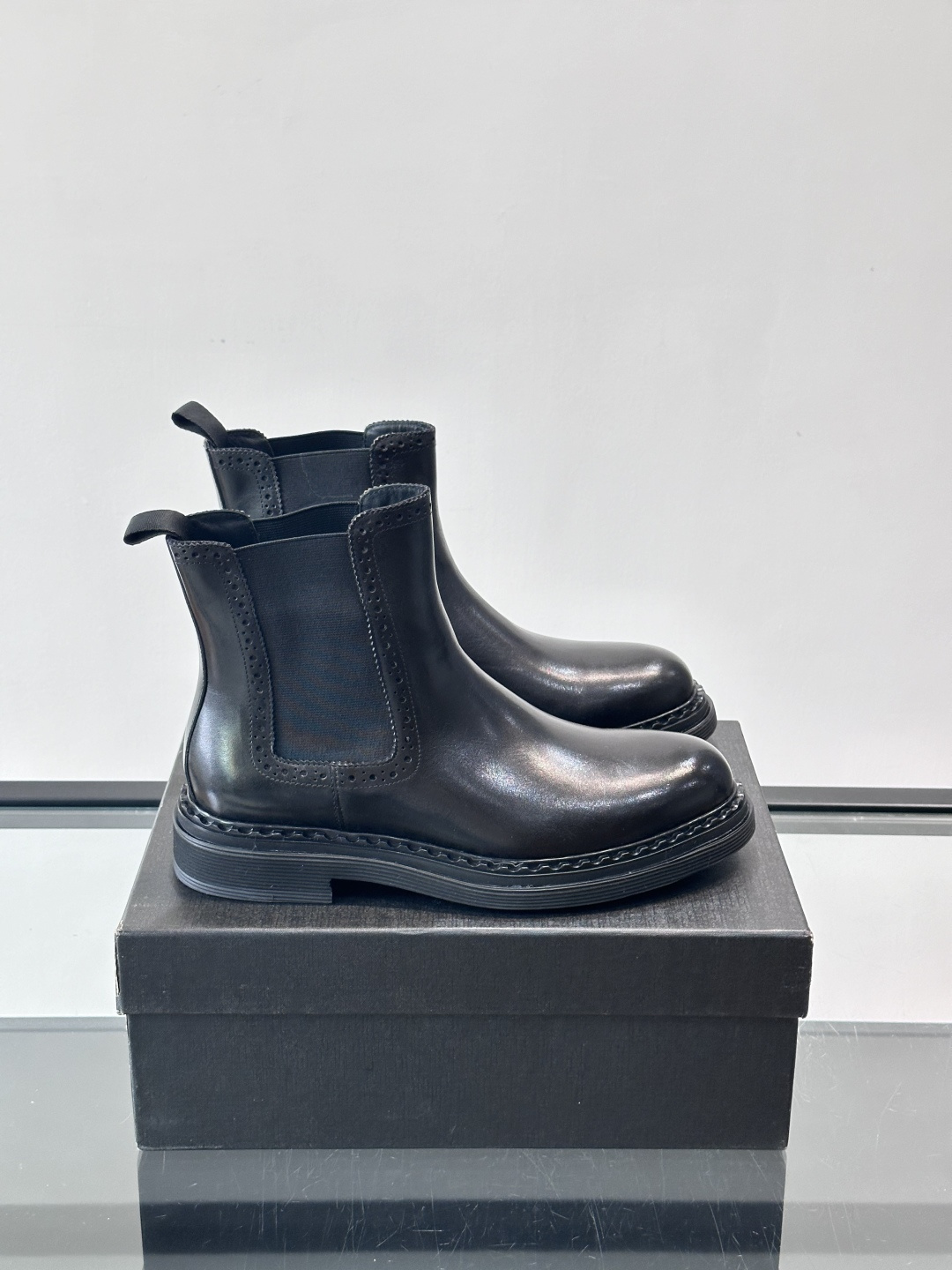 Prad*精品男士靴子超高高品质，秋冬经典圆头男士高帮男靴，原版进口牛皮 内里垫脚 水染牛皮，橡胶大底 