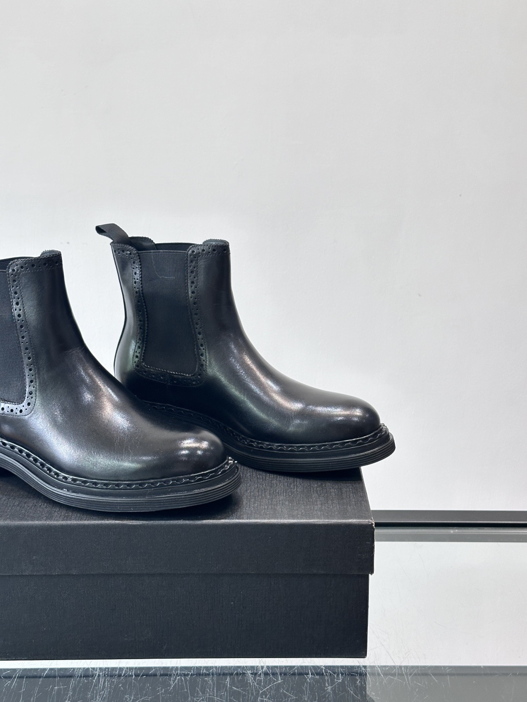 Prad*精品男士靴子超高高品质，秋冬经典圆头男士高帮男靴，原版进口牛皮 内里垫脚 水染牛皮，橡胶大底 