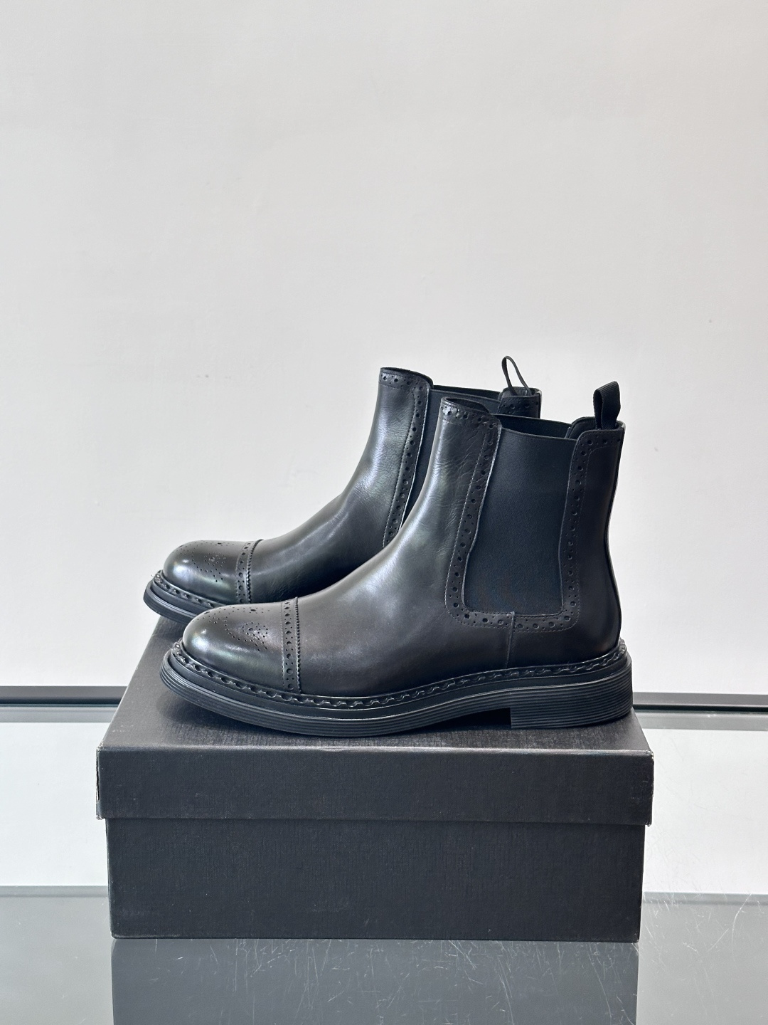 Prad*精品男士靴子超高高品质，秋冬经典圆头男士高帮男靴，原版进口牛皮 内里垫脚 水染牛皮，橡胶大底 