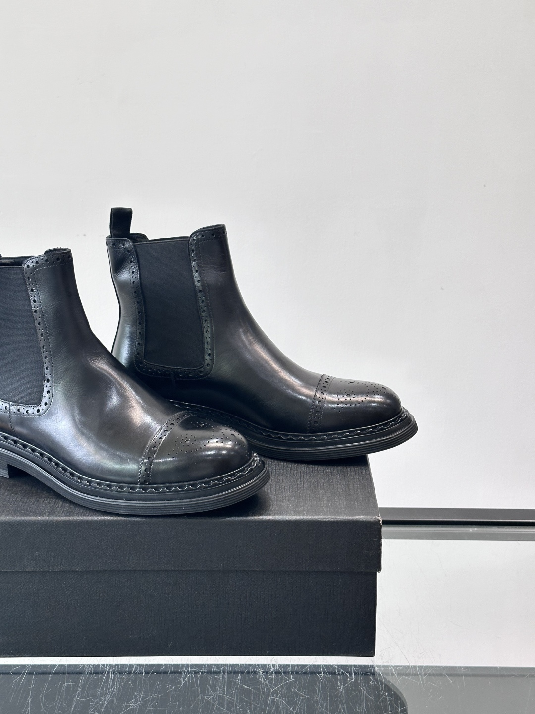 Prad*精品男士靴子超高高品质，秋冬经典圆头男士高帮男靴，原版进口牛皮 内里垫脚 水染牛皮，橡胶大底 