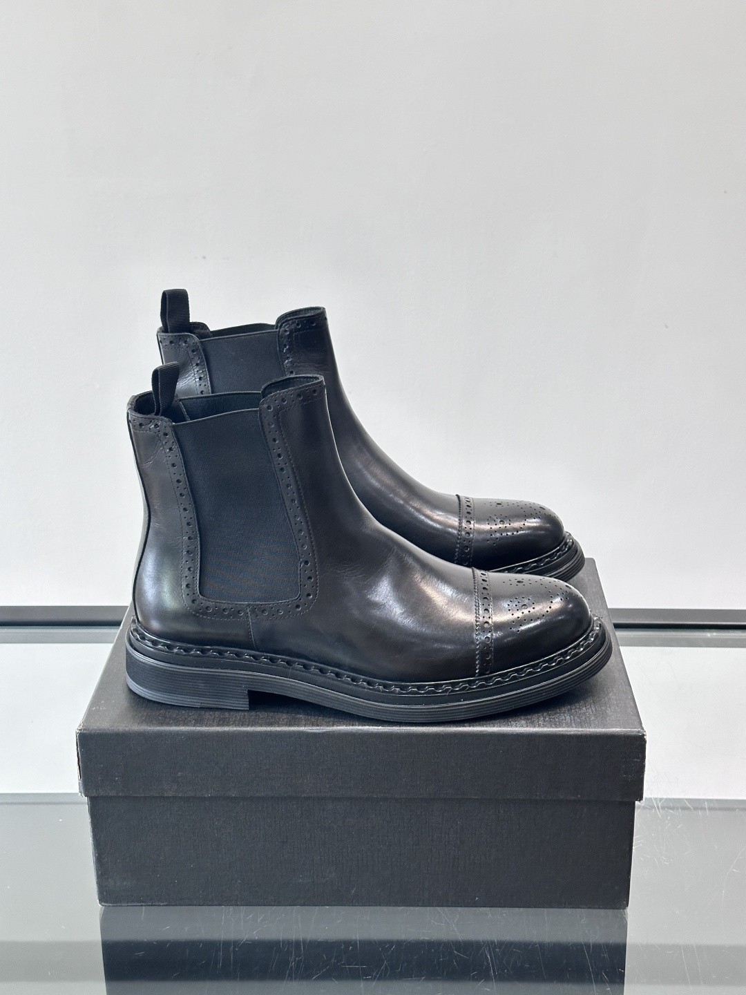 Prad*精品男士靴子超高高品质，秋冬经典圆头男士高帮男靴，原版进口牛皮 内里垫脚 水染牛皮，橡胶大底 