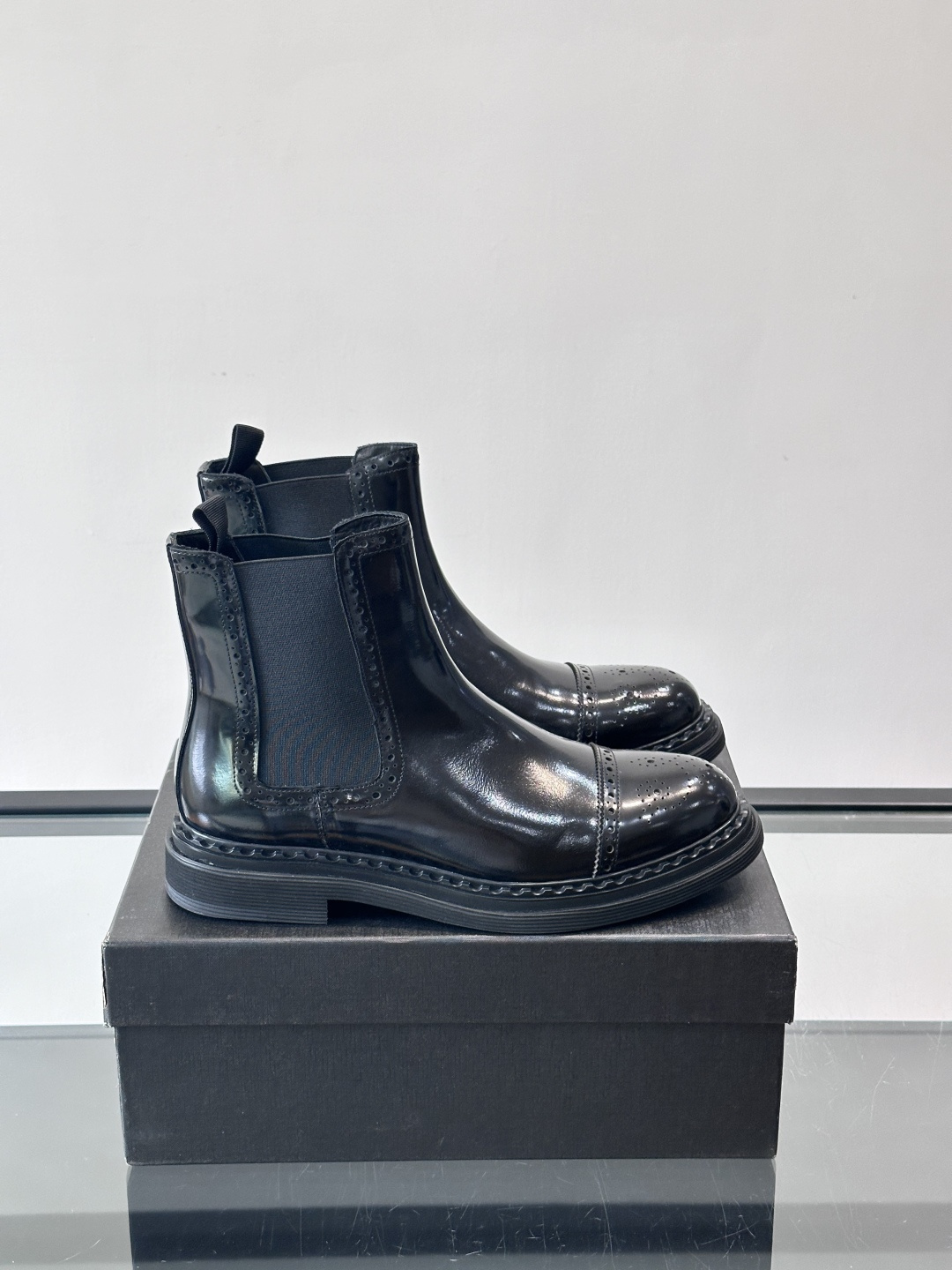 Prad*精品男士靴子超高高品质，秋冬经典圆头男士高帮男靴，原版进口牛皮 内里垫脚 水染牛皮，橡胶大底 