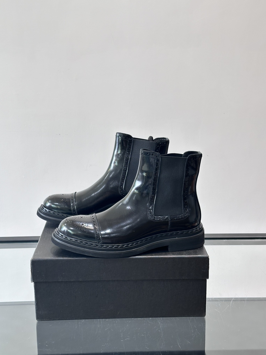 Prad*精品男士靴子超高高品质，秋冬经典圆头男士高帮男靴，原版进口牛皮 内里垫脚 水染牛皮，橡胶大底 