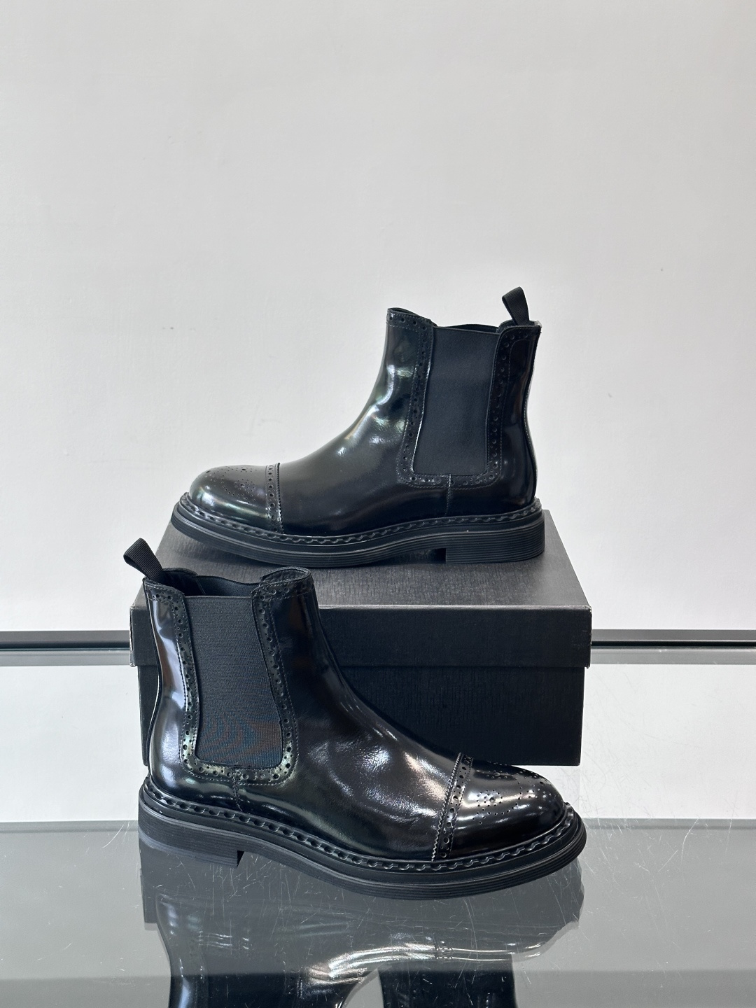 Prad*精品男士靴子超高高品质，秋冬经典圆头男士高帮男靴，原版进口牛皮 内里垫脚 水染牛皮，橡胶大底 