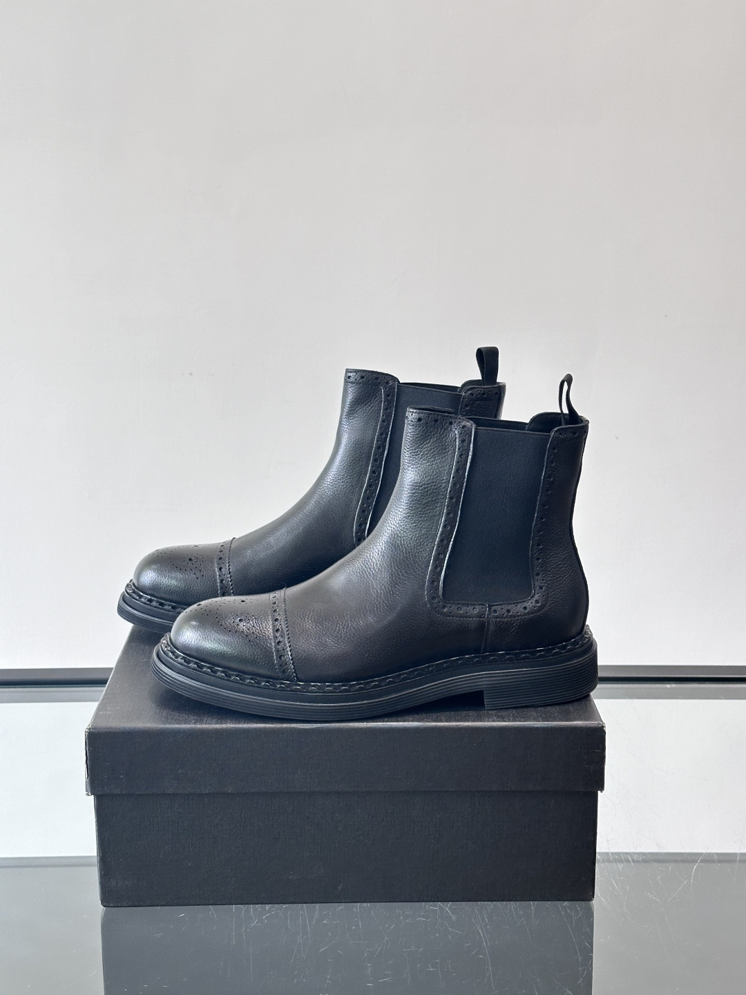 Prad*精品男士靴子超高高品质，秋冬经典圆头男士高帮男靴，原版进口牛皮 内里垫脚 水染牛皮，橡胶大底 