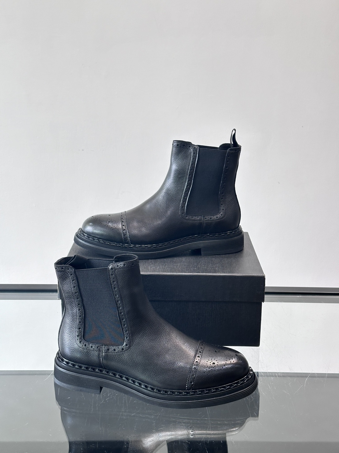 Prad*精品男士靴子超高高品质，秋冬经典圆头男士高帮男靴，原版进口牛皮 内里垫脚 水染牛皮，橡胶大底 