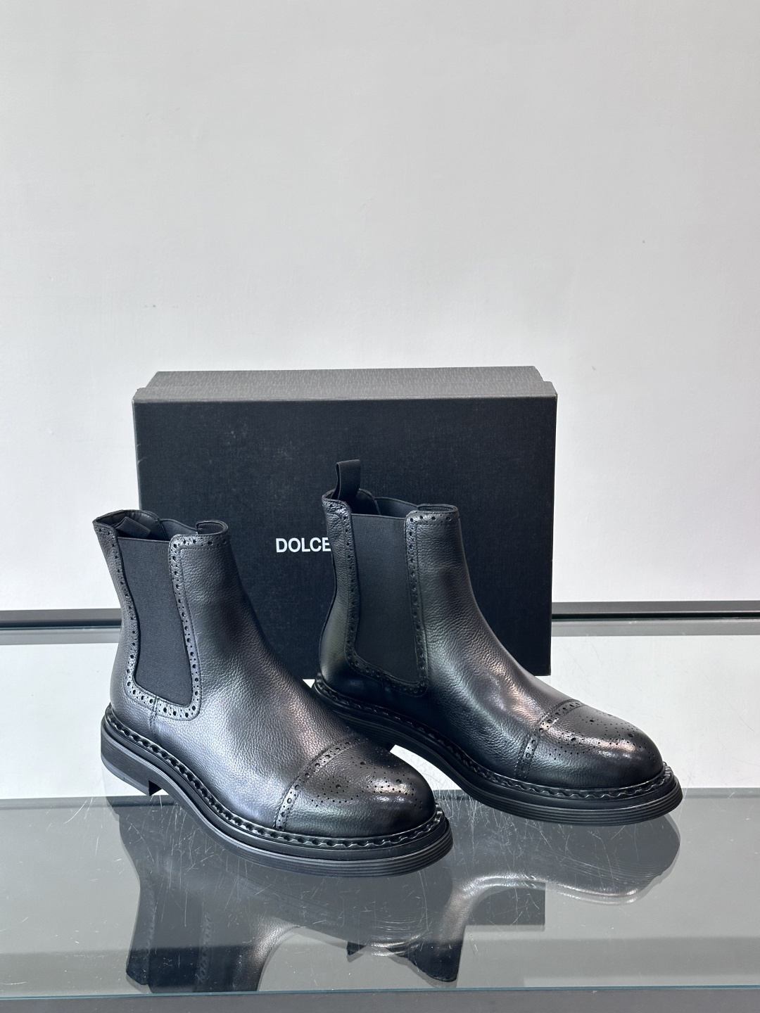 Prad*精品男士靴子超高高品质，秋冬经典圆头男士高帮男靴，原版进口牛皮 内里垫脚 水染牛皮，橡胶大底 