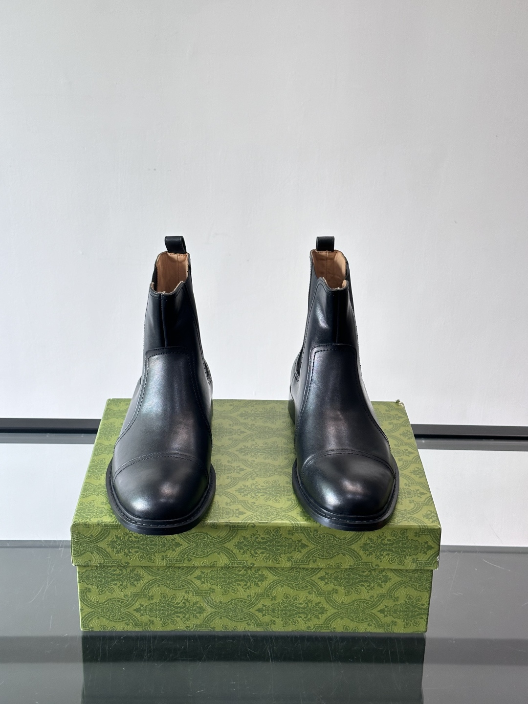 Gucci～古驰男士正装休闲靴子🥾，真皮大底！高端大气，私家开模定制原版品牌五金扣装饰，小牛皮透气内里，