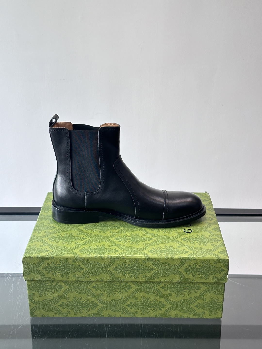 Gucci～古驰男士正装休闲靴子🥾，真皮大底！高端大气，私家开模定制原版品牌五金扣装饰，小牛皮透气内里，