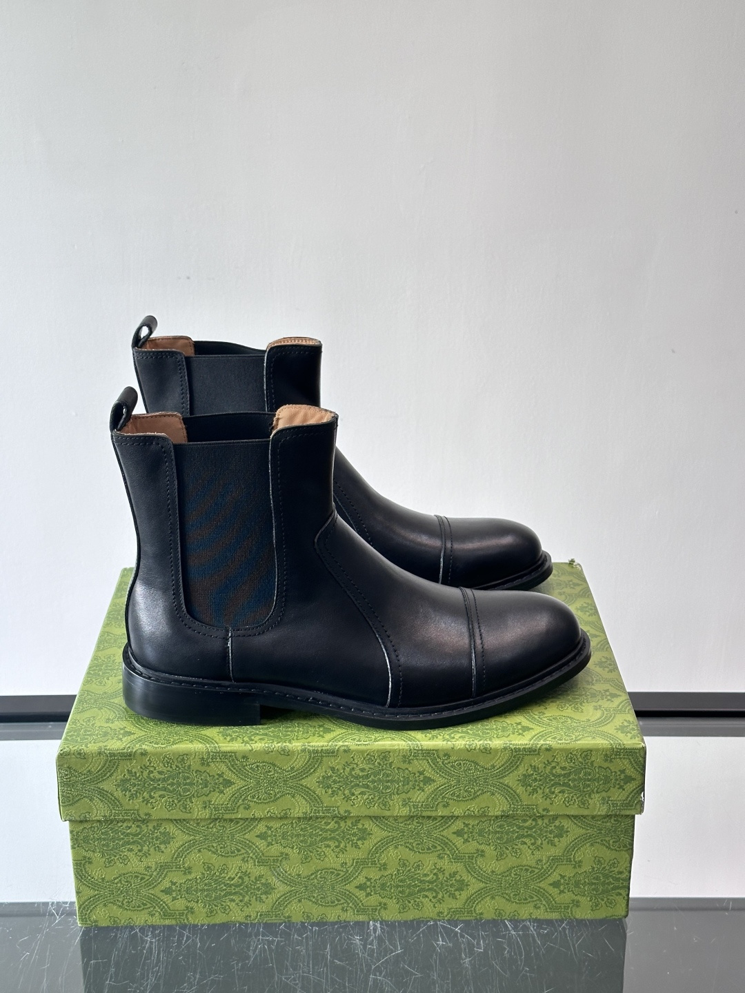 Gucci～古驰男士正装休闲靴子🥾，真皮大底！高端大气，私家开模定制原版品牌五金扣装饰，小牛皮透气内里，