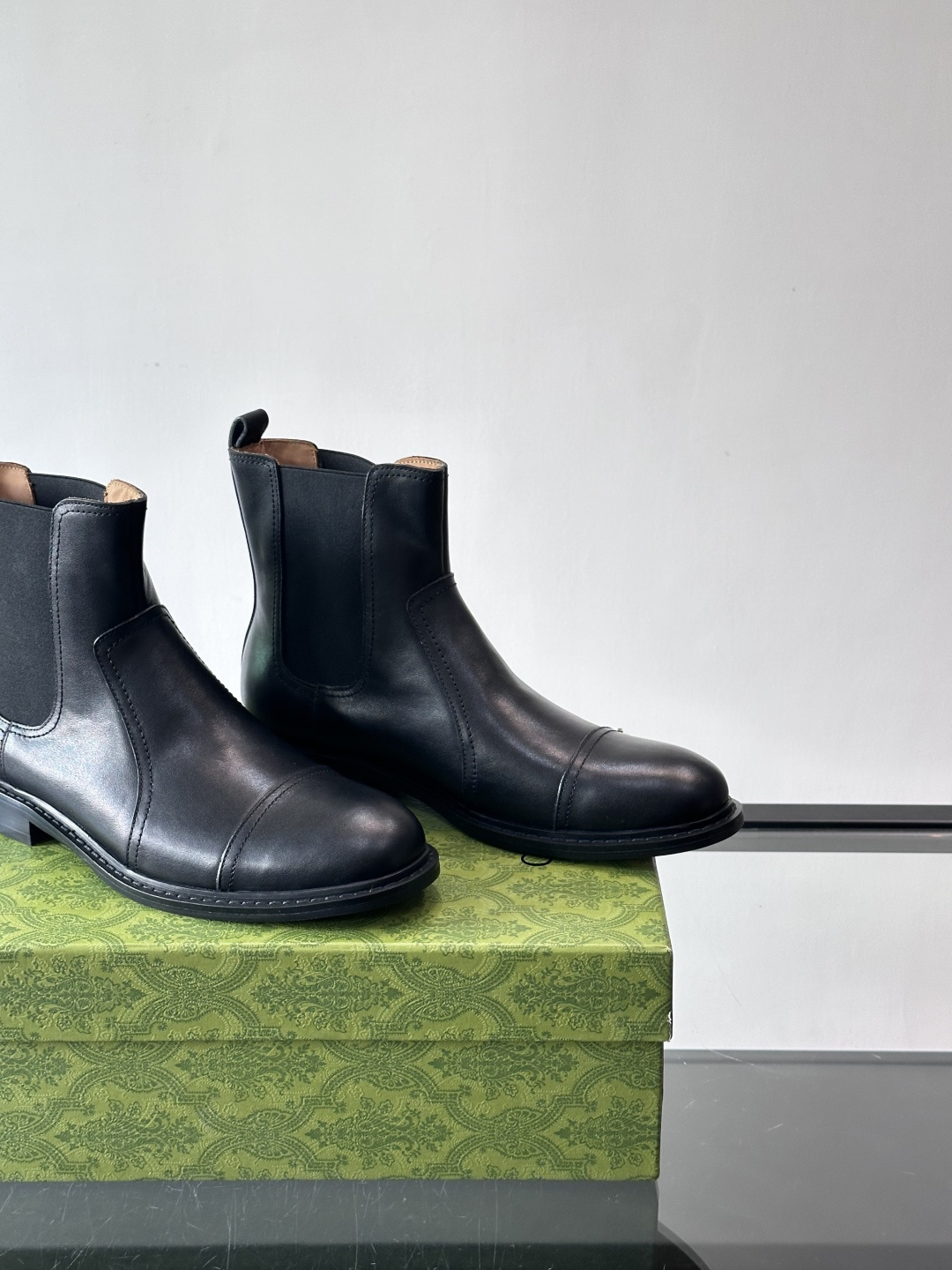 Gucci～古驰男士正装休闲靴子🥾，真皮大底！高端大气，私家开模定制原版品牌五金扣装饰，小牛皮透气内里，