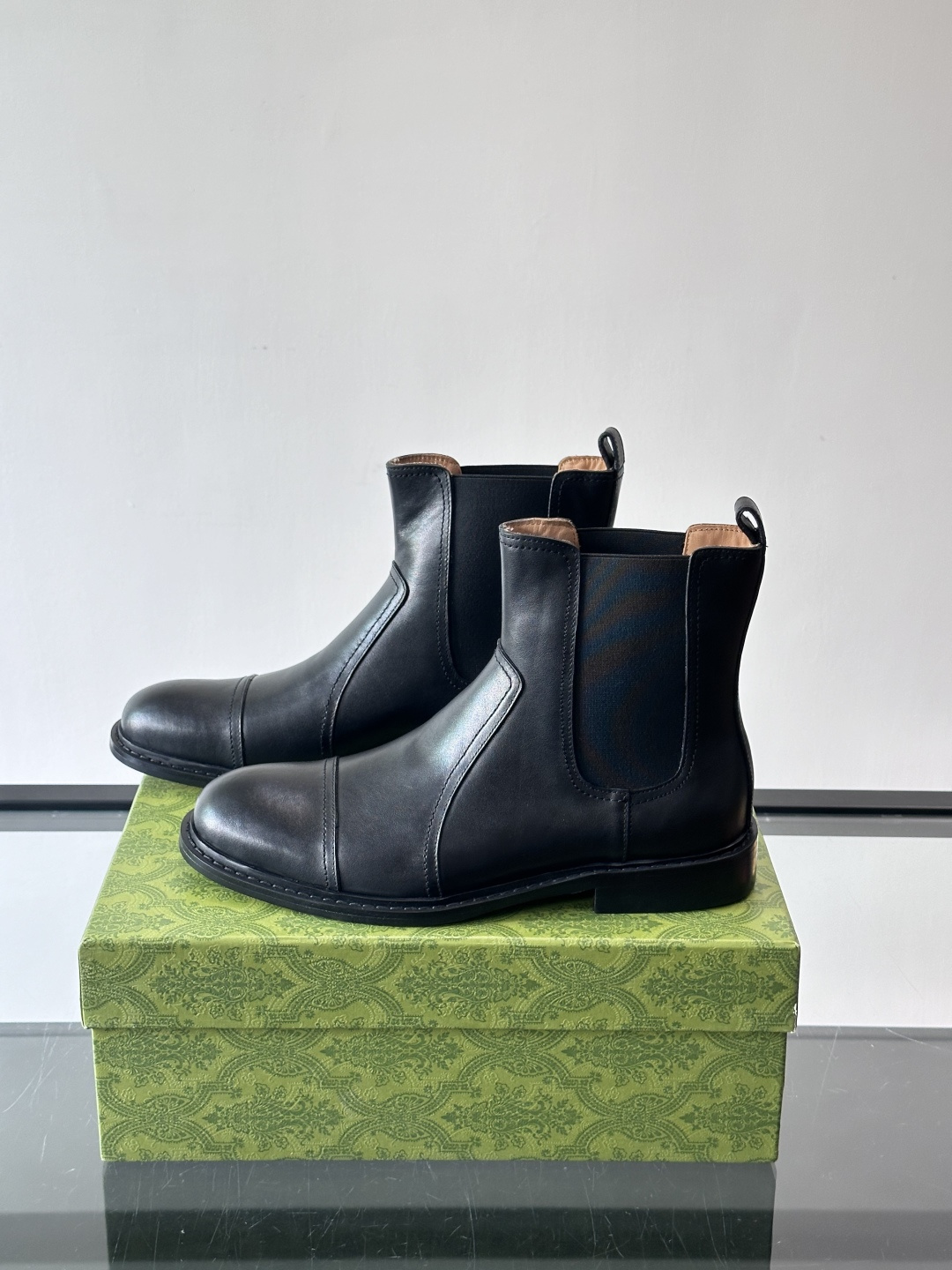 Gucci～古驰男士正装休闲靴子🥾，真皮大底！高端大气，私家开模定制原版品牌五金扣装饰，小牛皮透气内里，